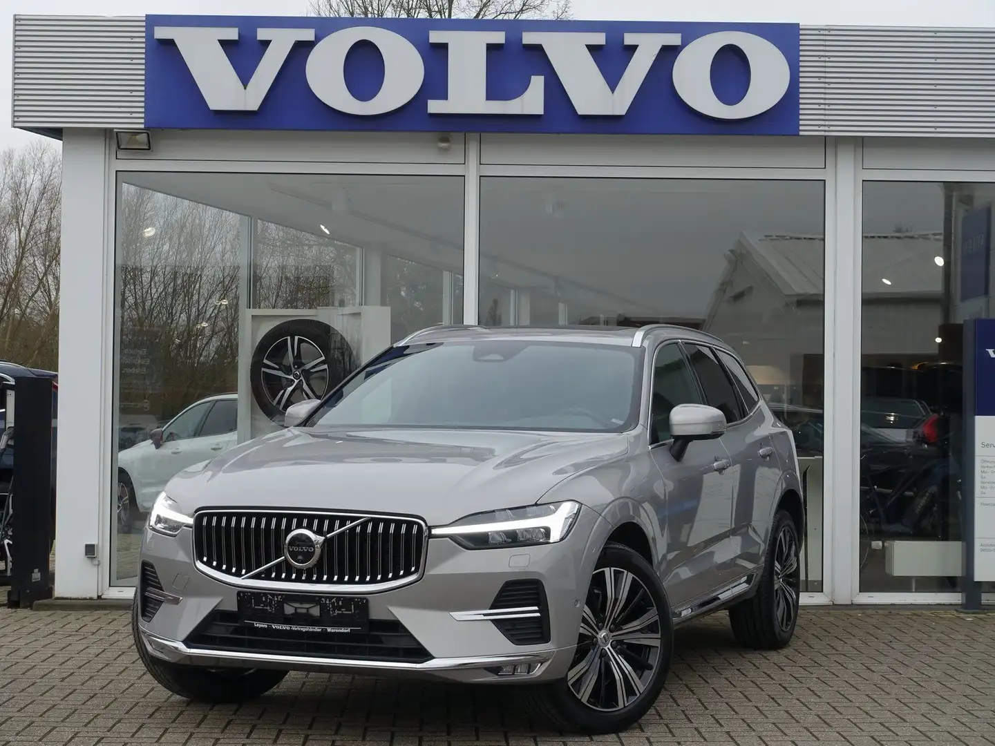 Volvo XC60 Plus, B4 Mild-Hybrid/360°/Pano/H&K/Memory Gümüş rengi - 1