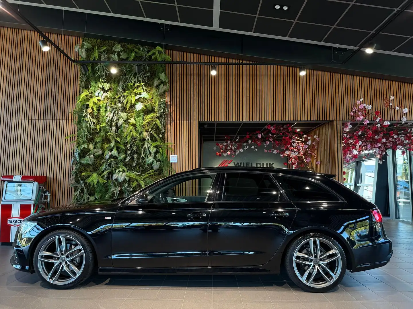 Audi A6 Avant 1.8 TFSI ultra S line Edition Schwarz - 2