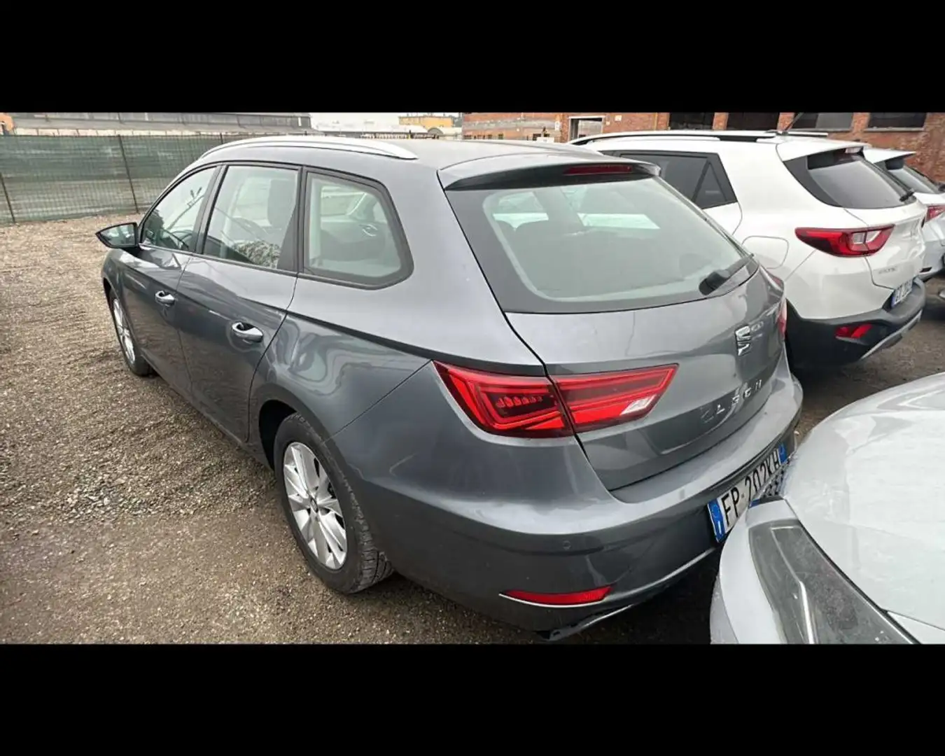 SEAT Leon 1.4 TGI DSG ST Business HIGH Grau - 2