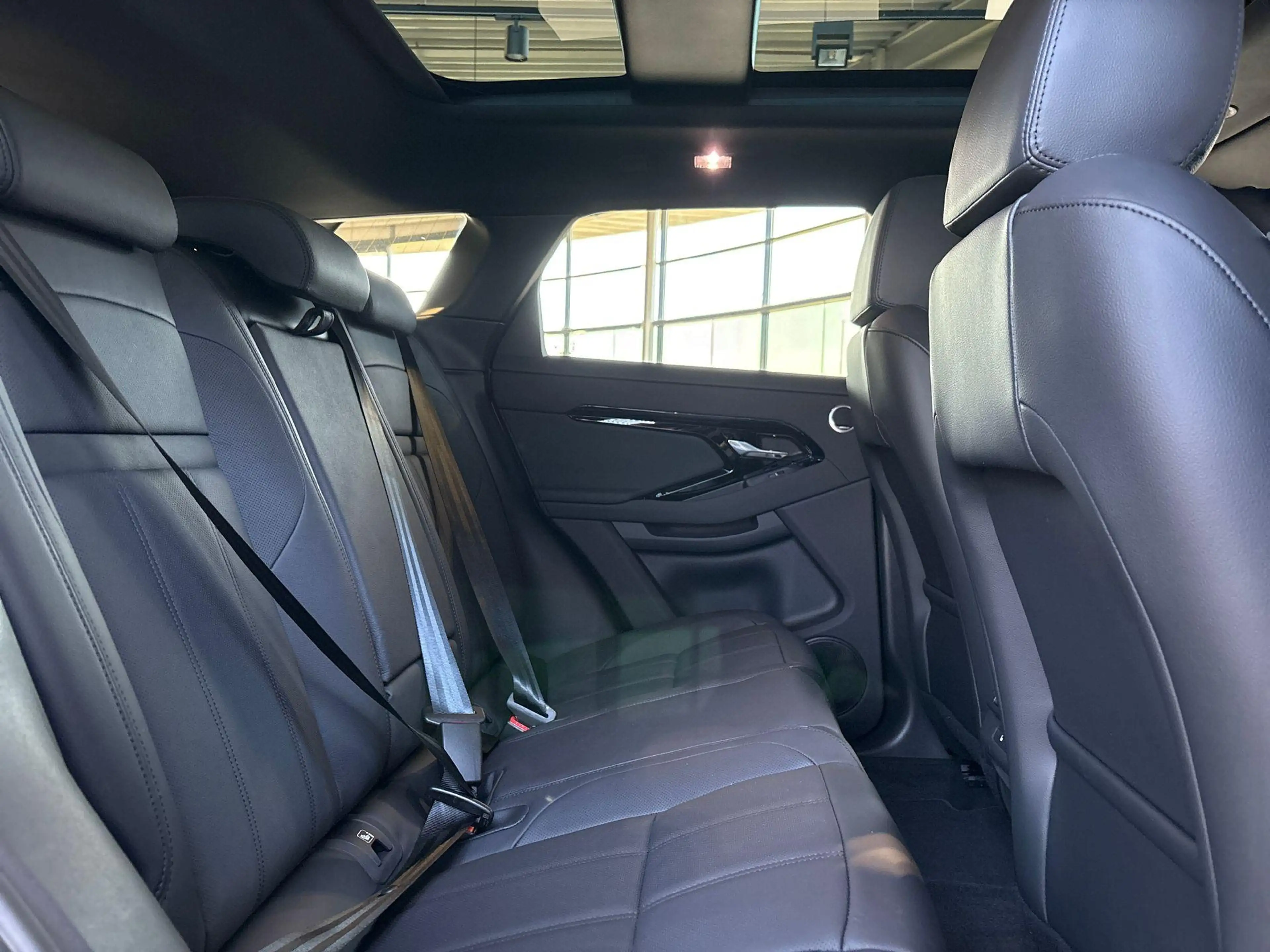 Land Rover Range Rover Evoque P270e AWD DYNAMIC SE -PANO.DAK|20"LM|BLACK PACK|CO — photo 5