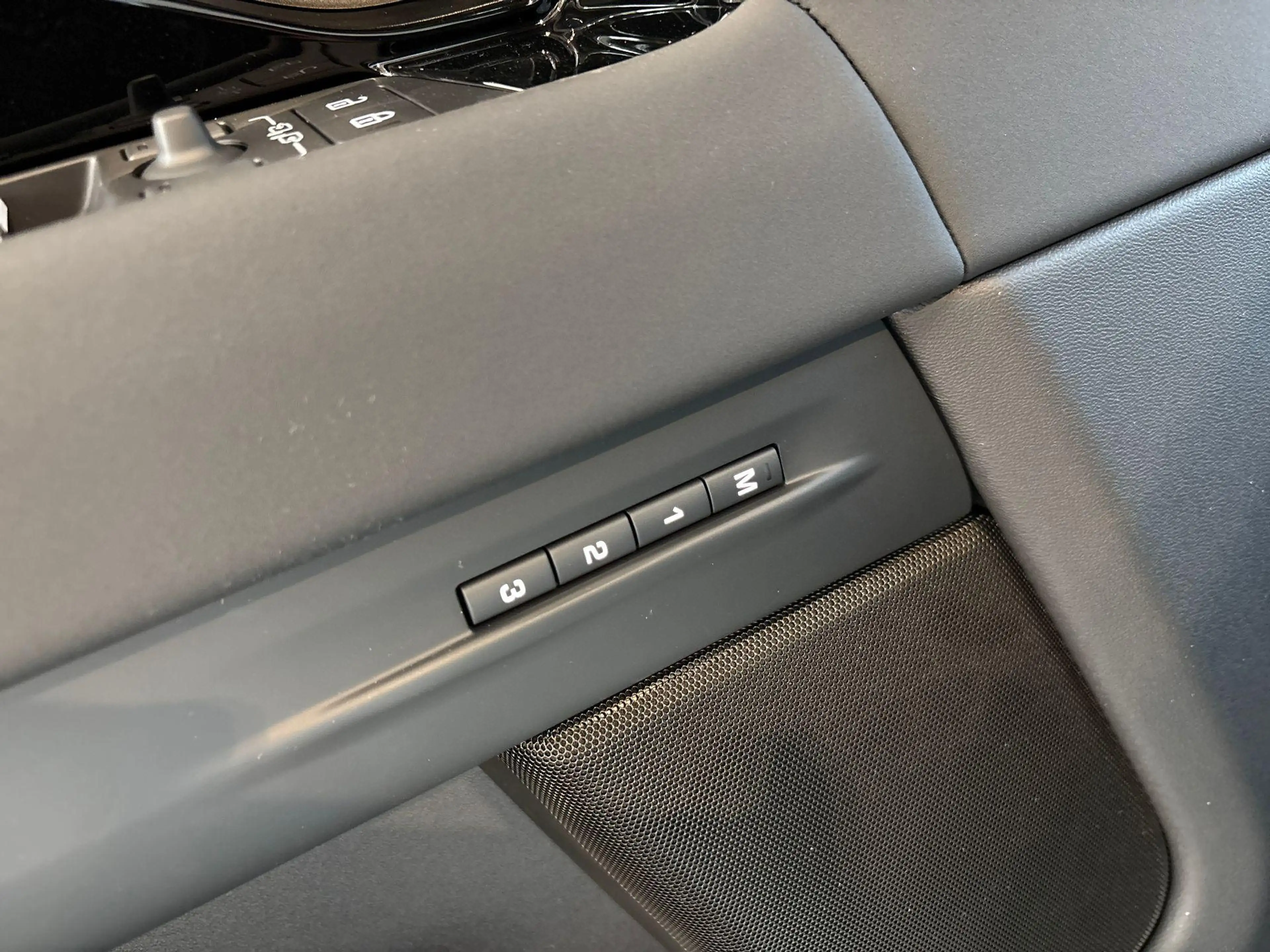 Land Rover Range Rover Evoque P270e AWD DYNAMIC SE -PANO.DAK|20"LM|BLACK PACK|CO — photo 12