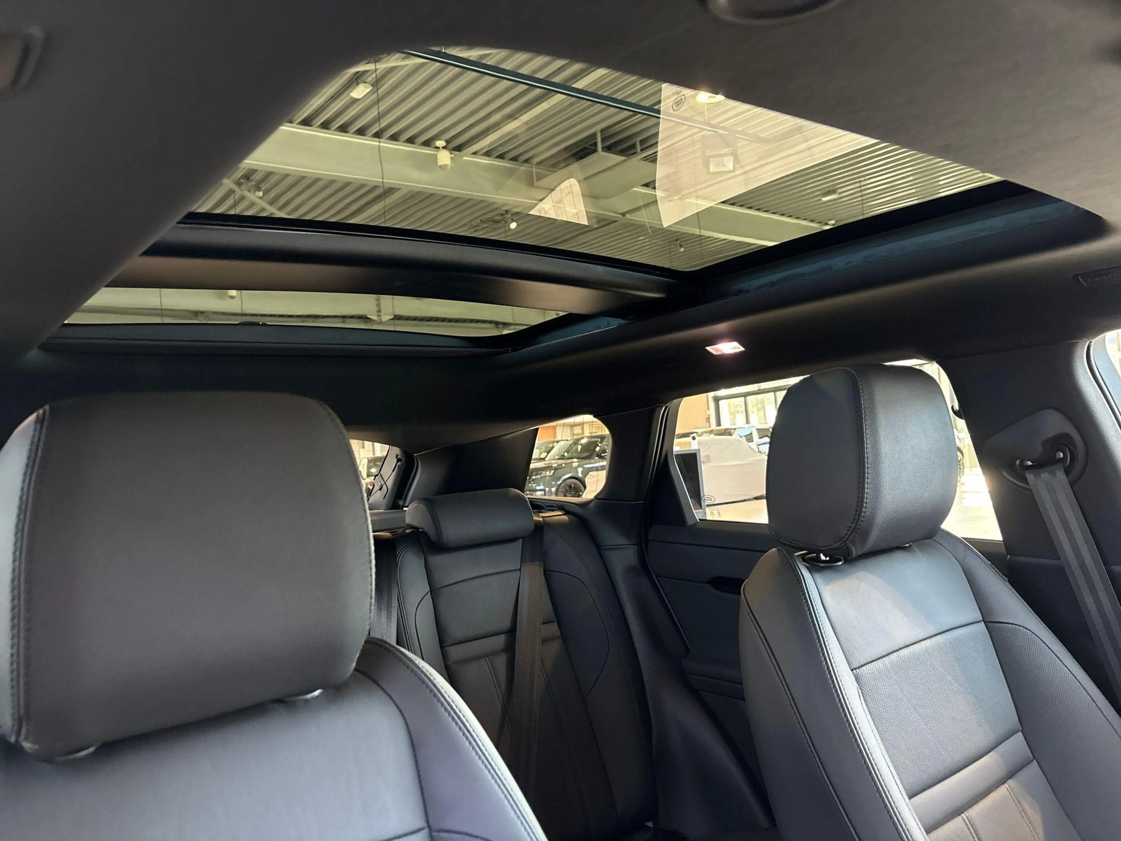 Land Rover Range Rover Evoque P270e AWD DYNAMIC SE -PANO.DAK|20"LM|BLACK PACK|CO — photo 14
