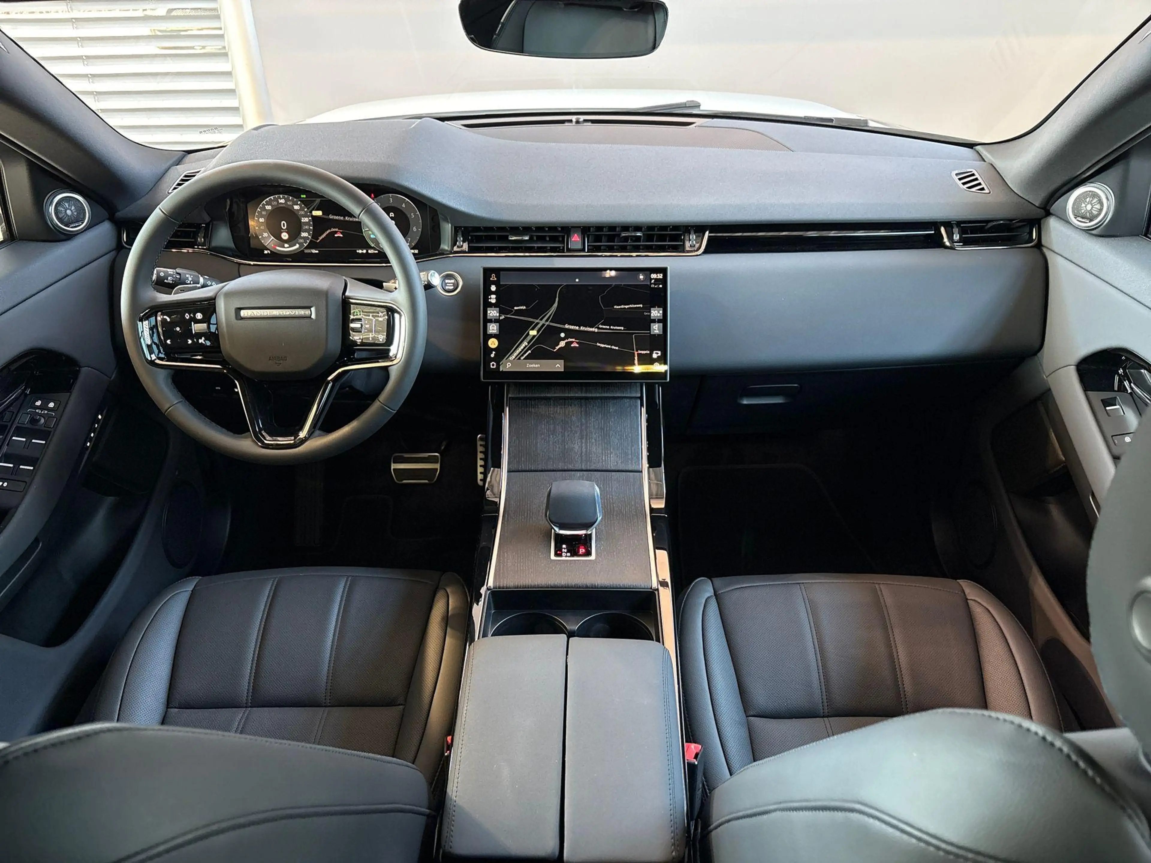 Land Rover Range Rover Evoque P270e AWD DYNAMIC SE -PANO.DAK|20"LM|BLACK PACK|CO — photo 4