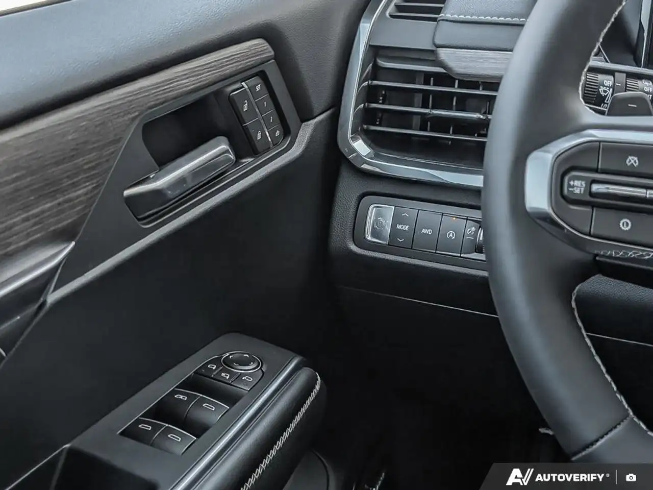 GMC Acadia снимка GMC Acadia