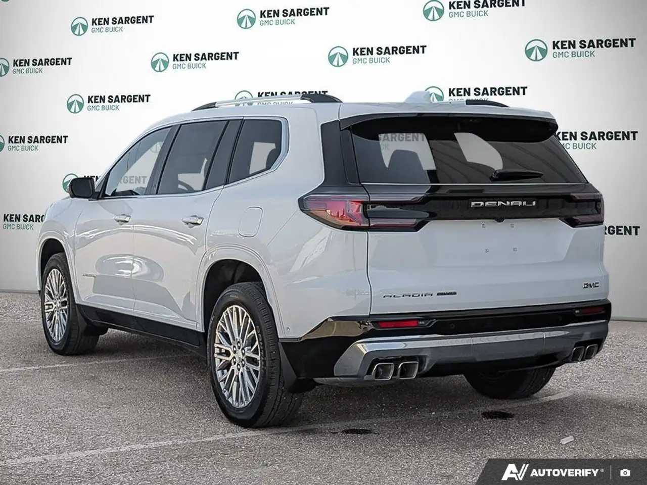 GMC Acadia снимка GMC Acadia