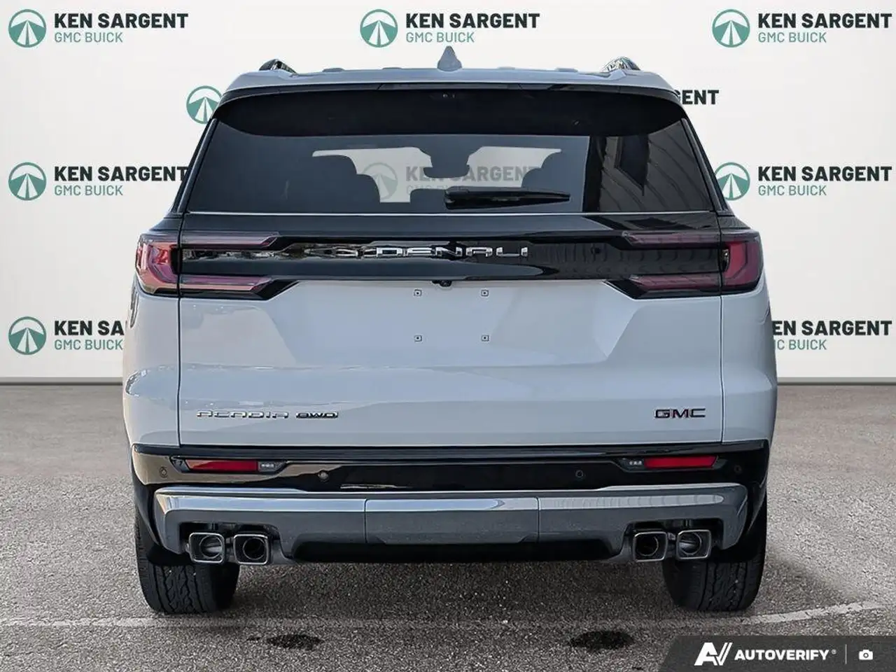 GMC Acadia снимка GMC Acadia