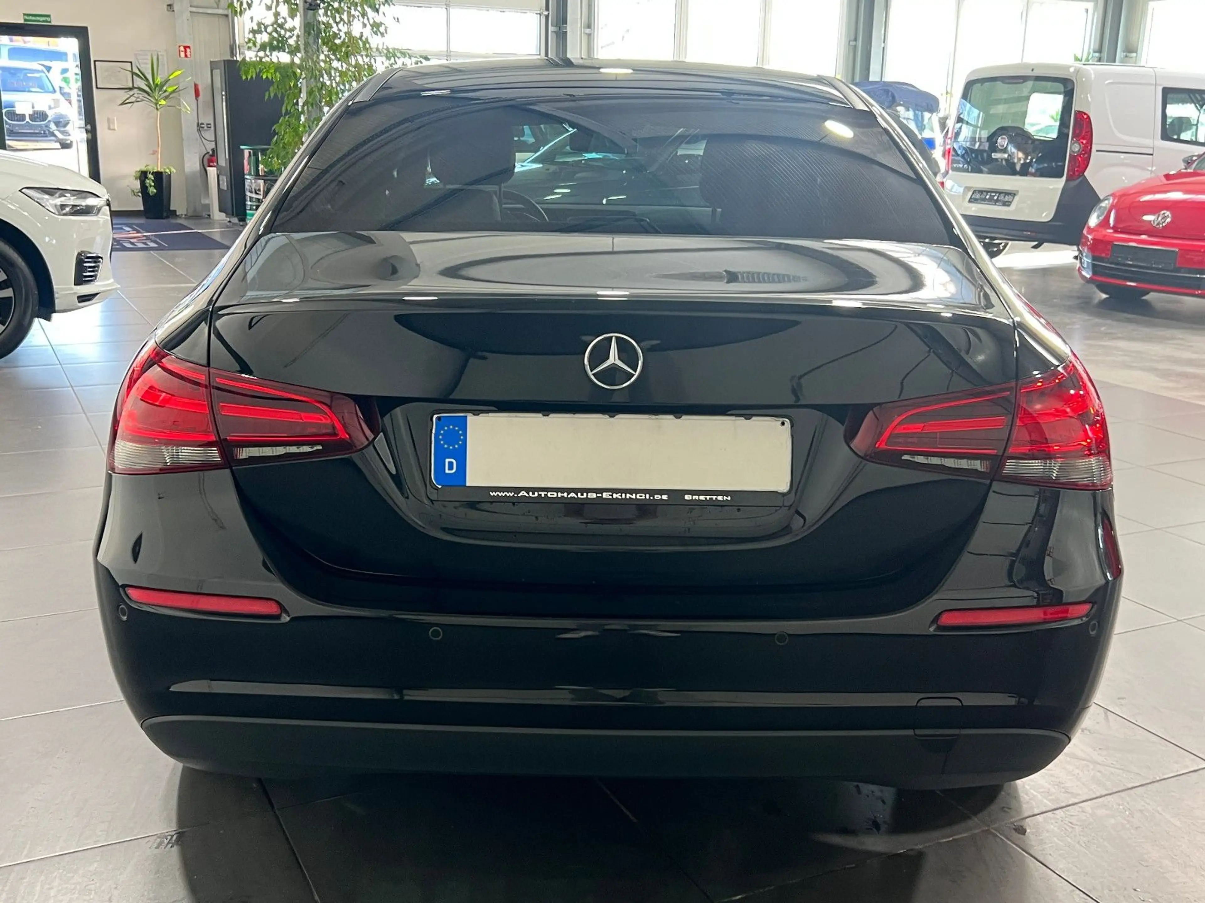 Mercedes-Benz A 180 d Limousine **Navi*SHZ*PDC*Tempomat** — photo 4