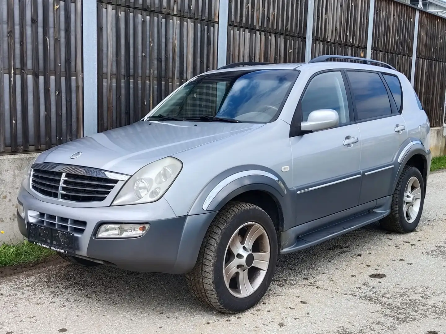 SsangYong Rexton 2,7 XDi *AHK*KLIMA*LEDER*Pickerl im Überzug* Silber - 2