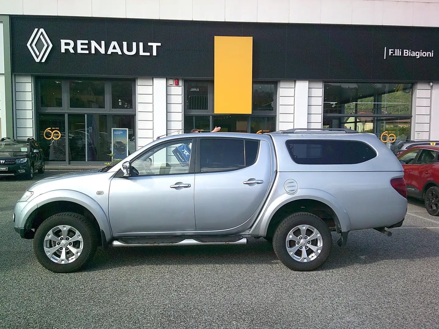 Mitsubishi L200 L200 d.cab 2.5 di-d Intense Plus 178cv N1 E5 Argento - 2