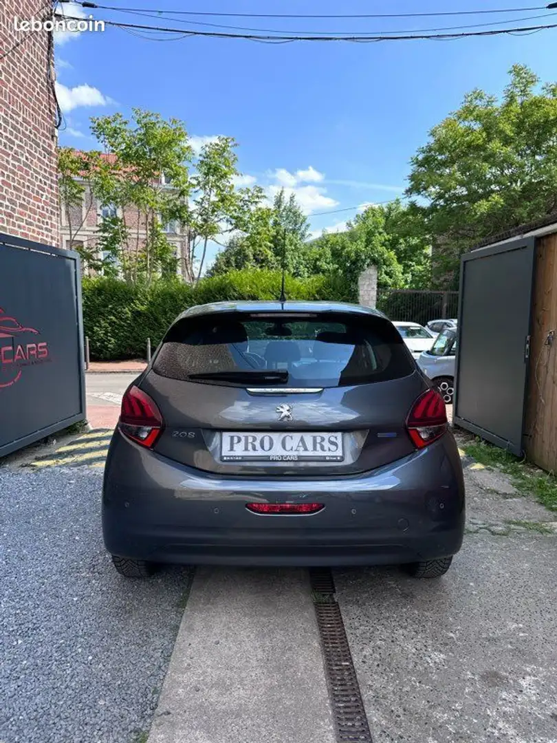 Peugeot 208 1,6 hdi Grau - 2