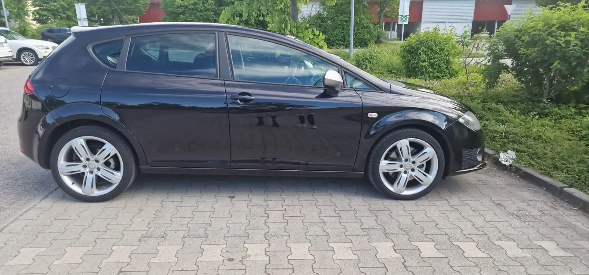 SEAT Leon Leon 2.0 TDI DPF DSG FR Schwarz - 2