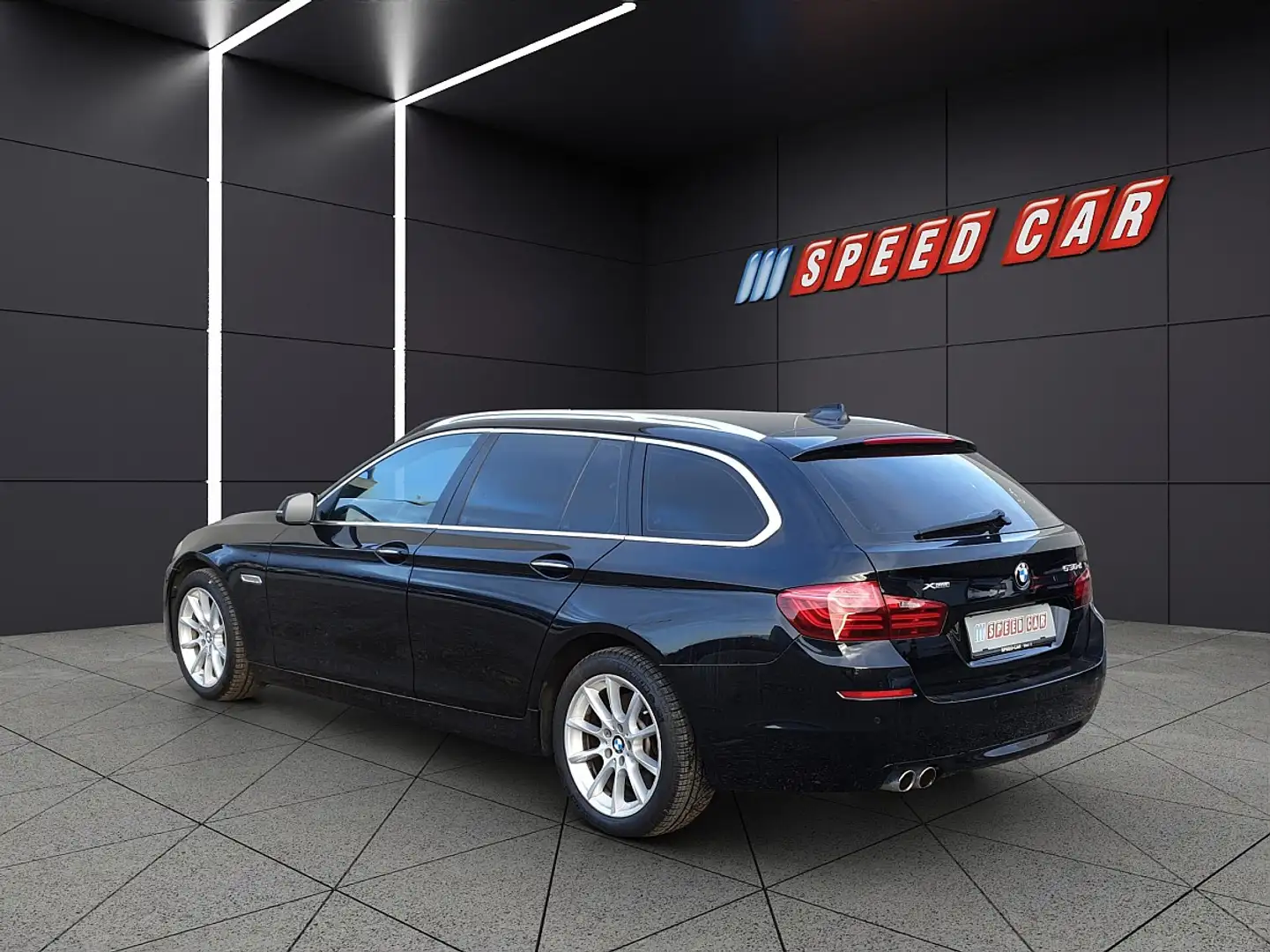 BMW 530 d xDrive Österreich-Paket Touring Aut. Schwarz - 1