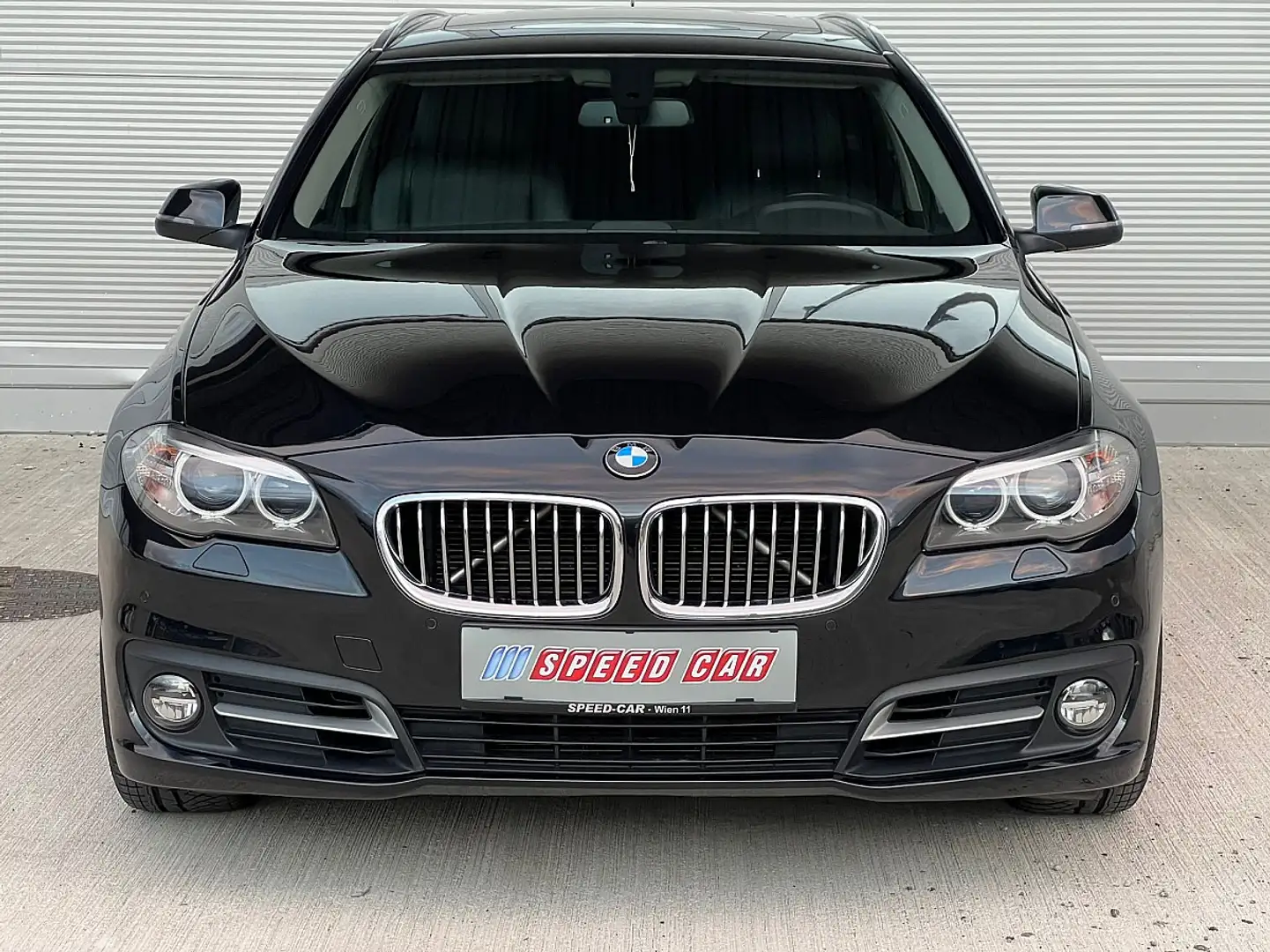 BMW 530 d xDrive Österreich-Paket Touring Aut. Schwarz - 1