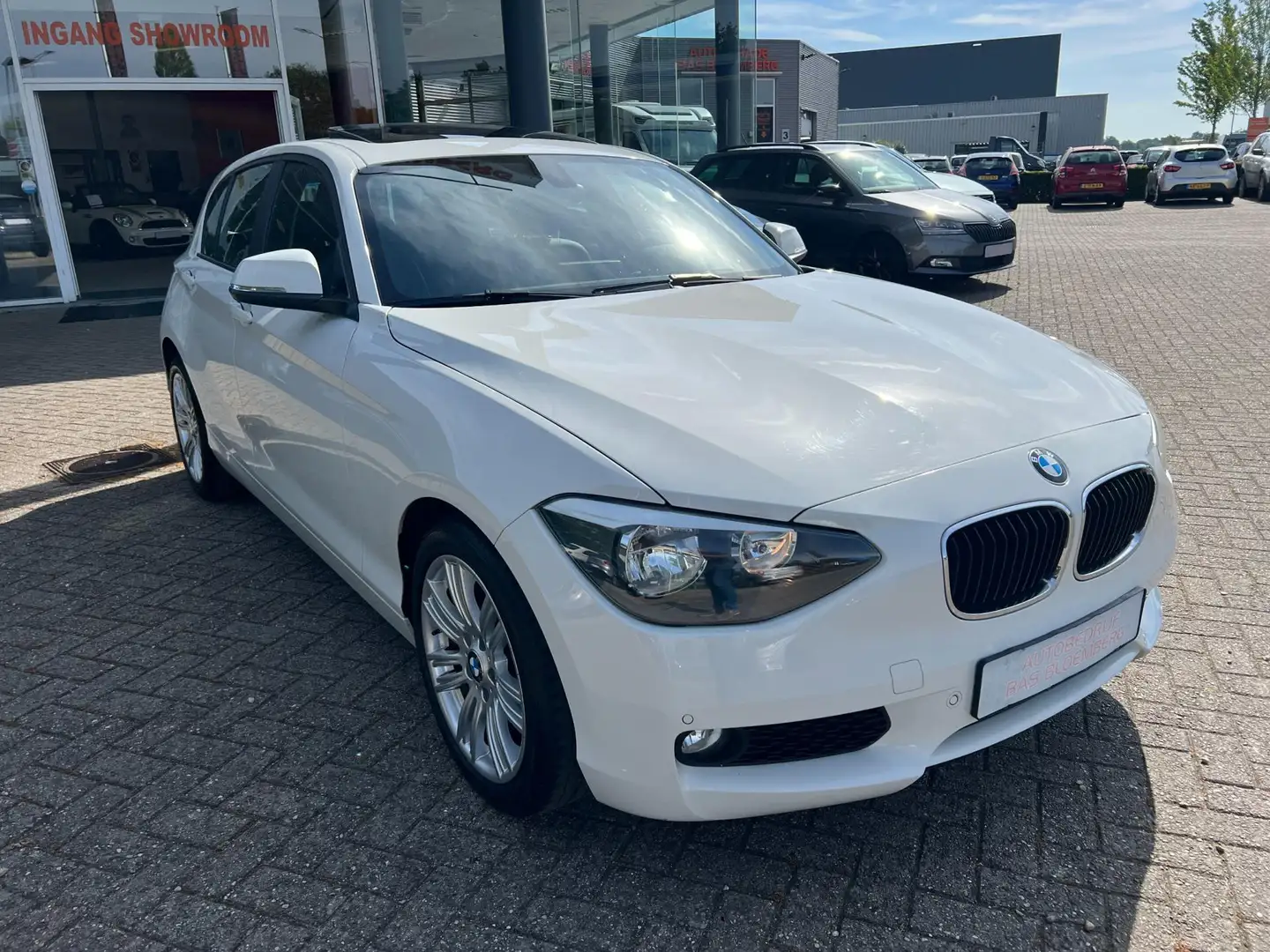 BMW 116 1-serie 116i Business+ Automaat, Navi, Trekhaak, L Weiß - 2