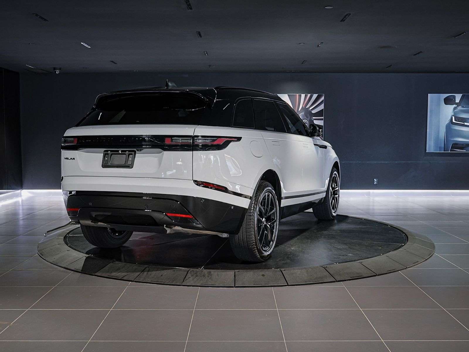 2026 Land Rover Range Rover Velar Dynamic SE | Sunroof | Navigation | Bluetooth | Heated/Cooled Seats | Heated Steering — photo 5