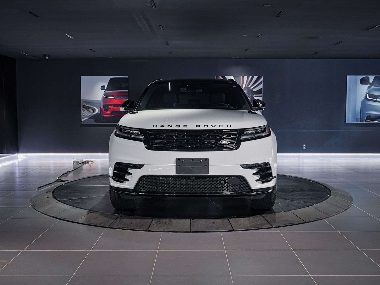 2026 Land Rover Range Rover Velar Dynamic SE | Sunroof | Navigation | Bluetooth | Heated/Cooled Seats | Heated Steering — photo 2
