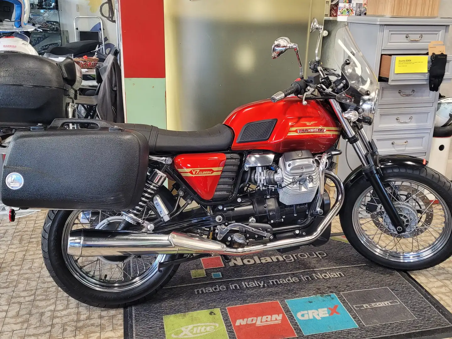 Moto Guzzi V 7 Classic Rosso - 1