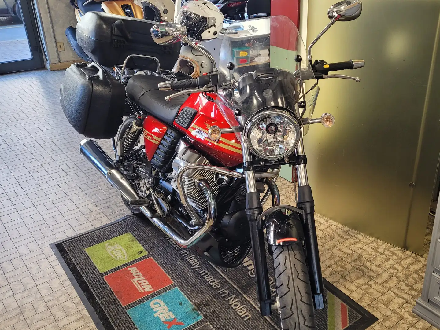 Moto Guzzi V 7 Classic Rosso - 2