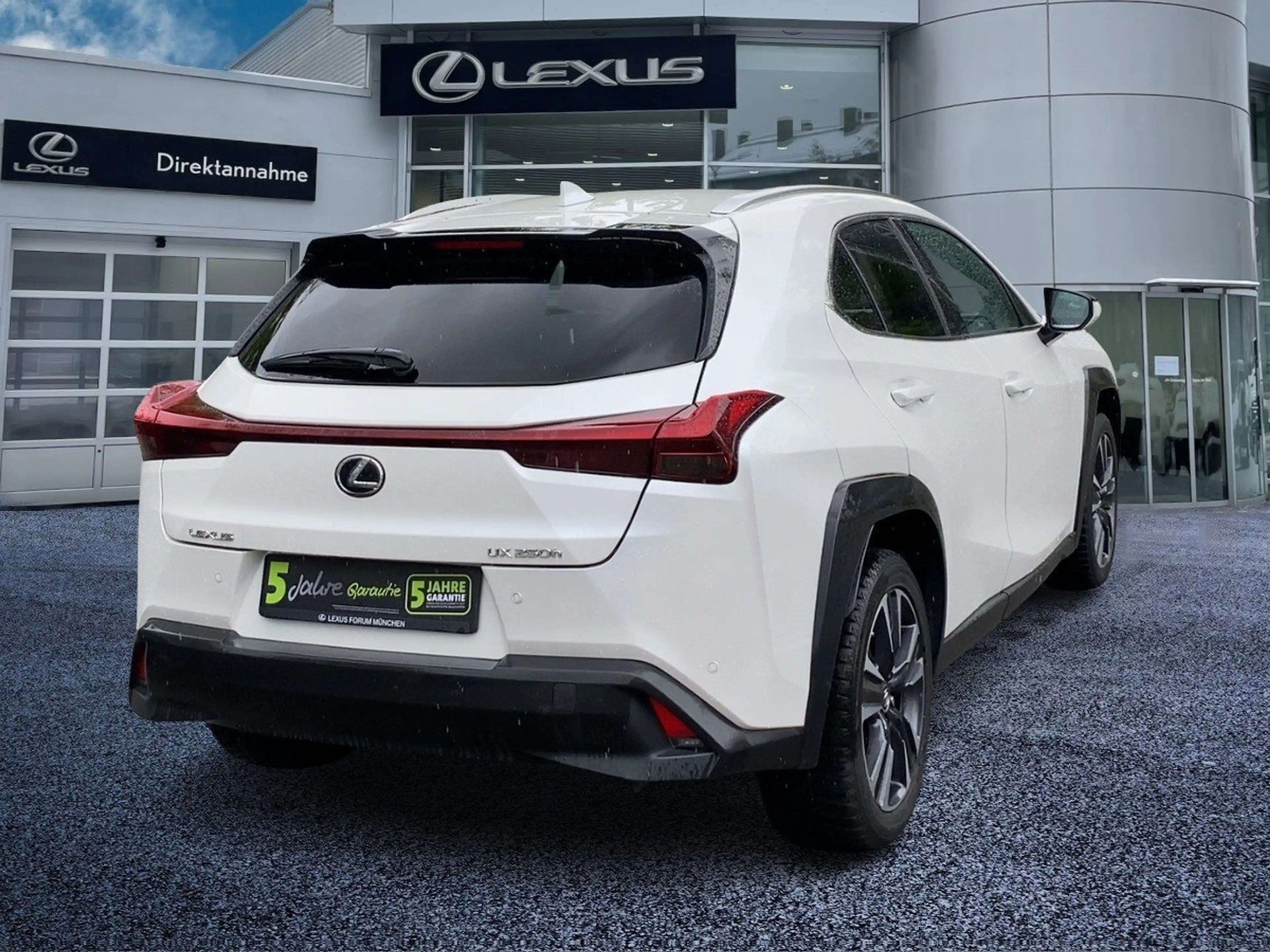 Lexus UX 250h UX 250 h Style Edition guter Crossover — photo 7
