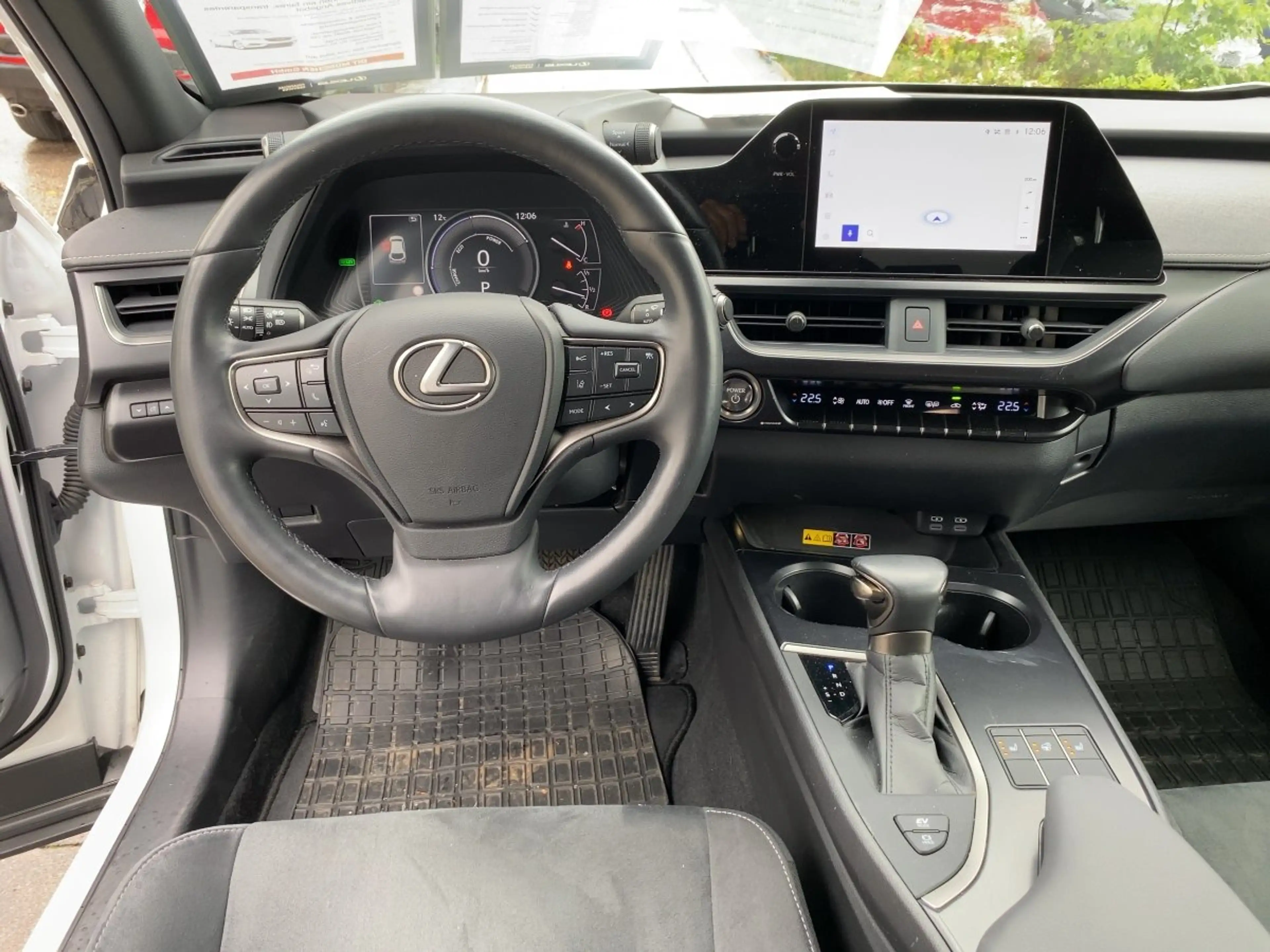 Lexus UX 250h UX 250 h Style Edition guter Crossover — photo 13
