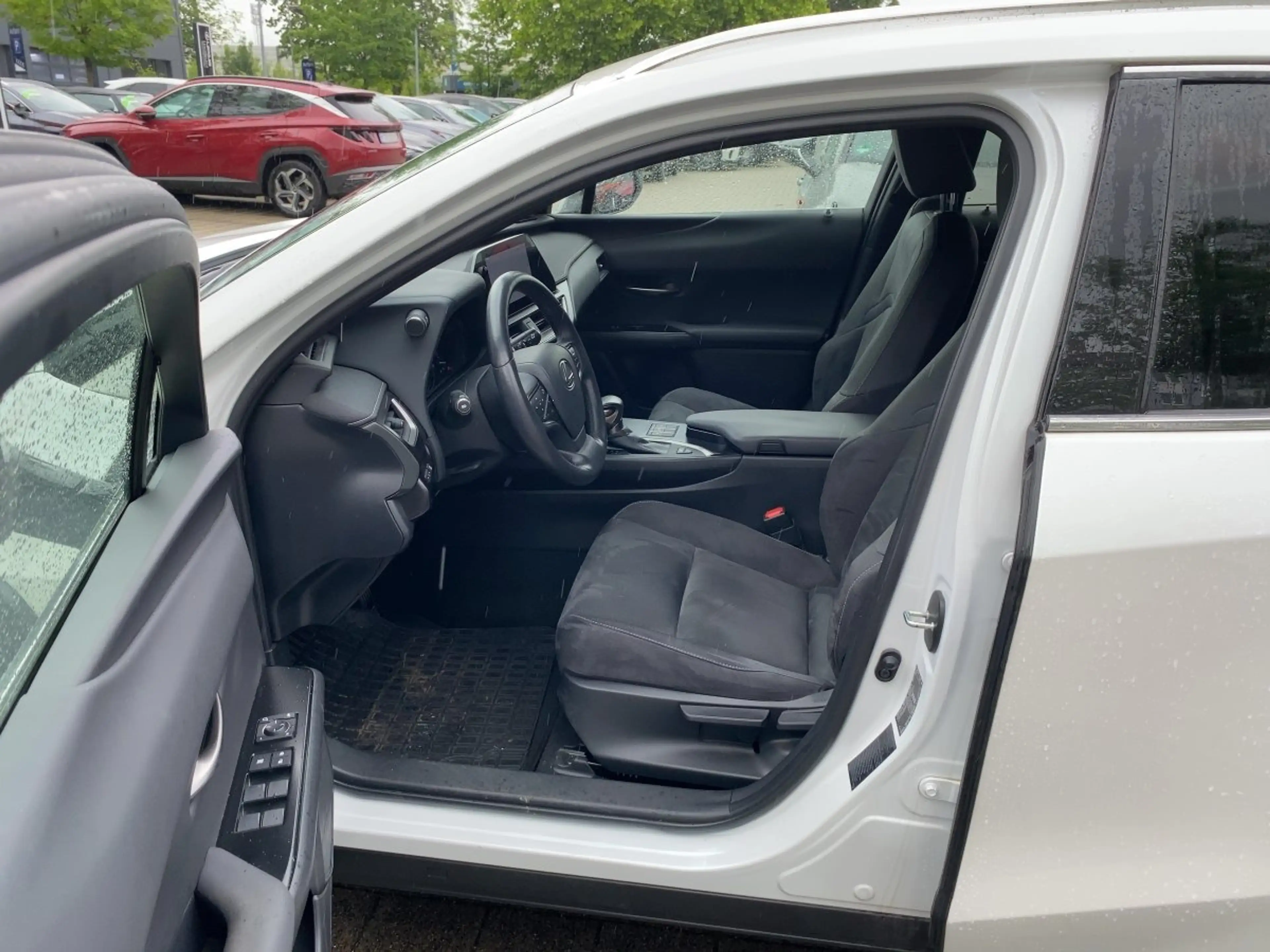Lexus UX 250h UX 250 h Style Edition guter Crossover — photo 11