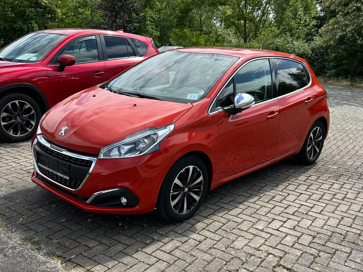 Peugeot 208 Allure Orange - 1