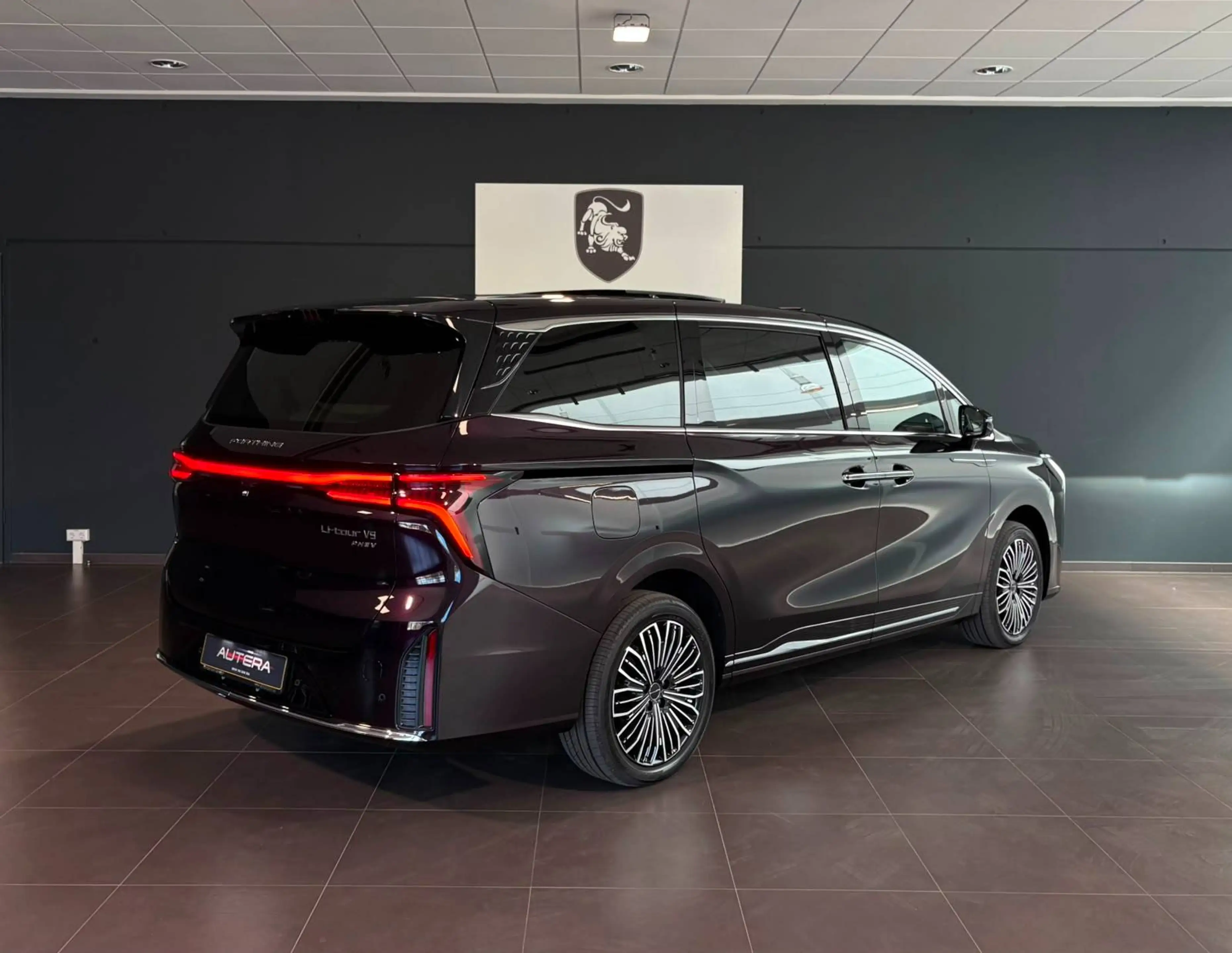 Forthing V9 1.5 TURBO HYBRIDE FULL OPTIONS — photo 3