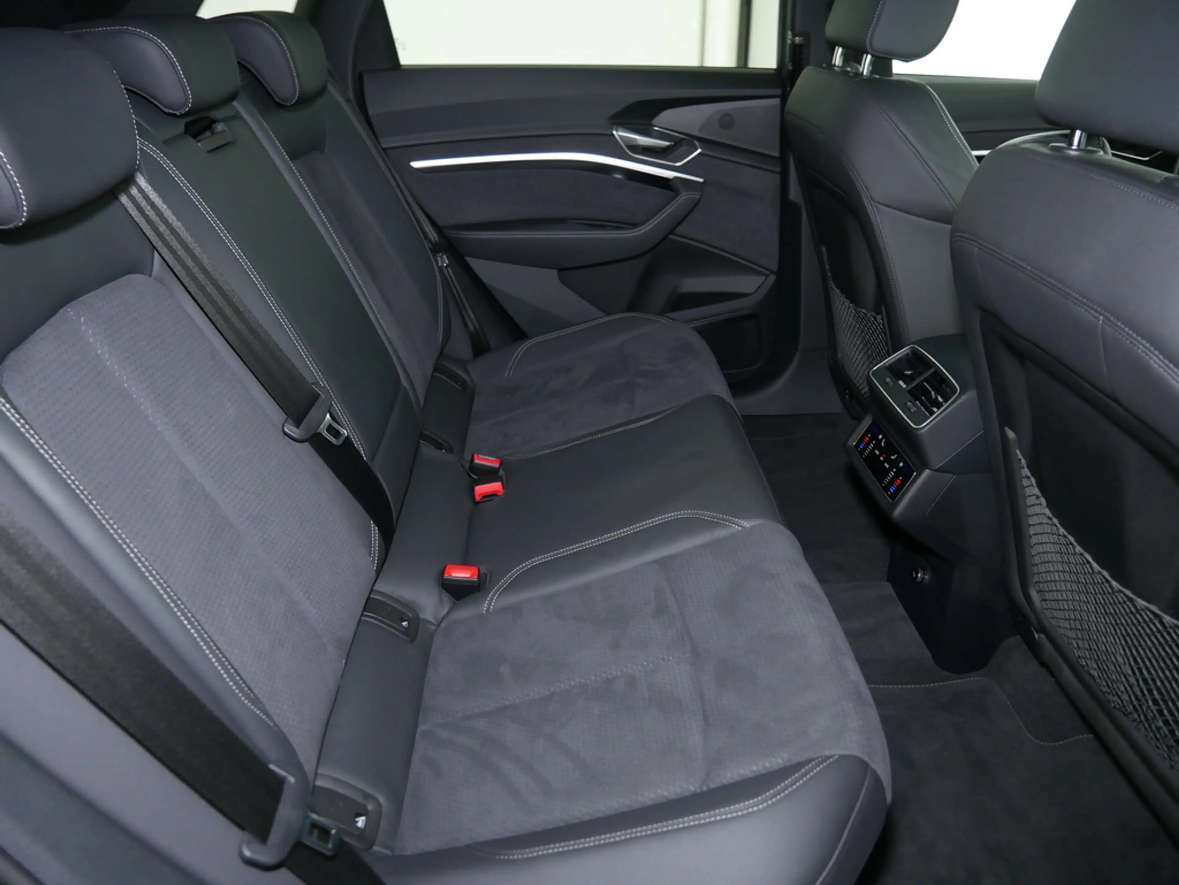 Audi Q8 e-tron 50 quattro S line AHK / Kamera / Matrix / virtual — photo 6