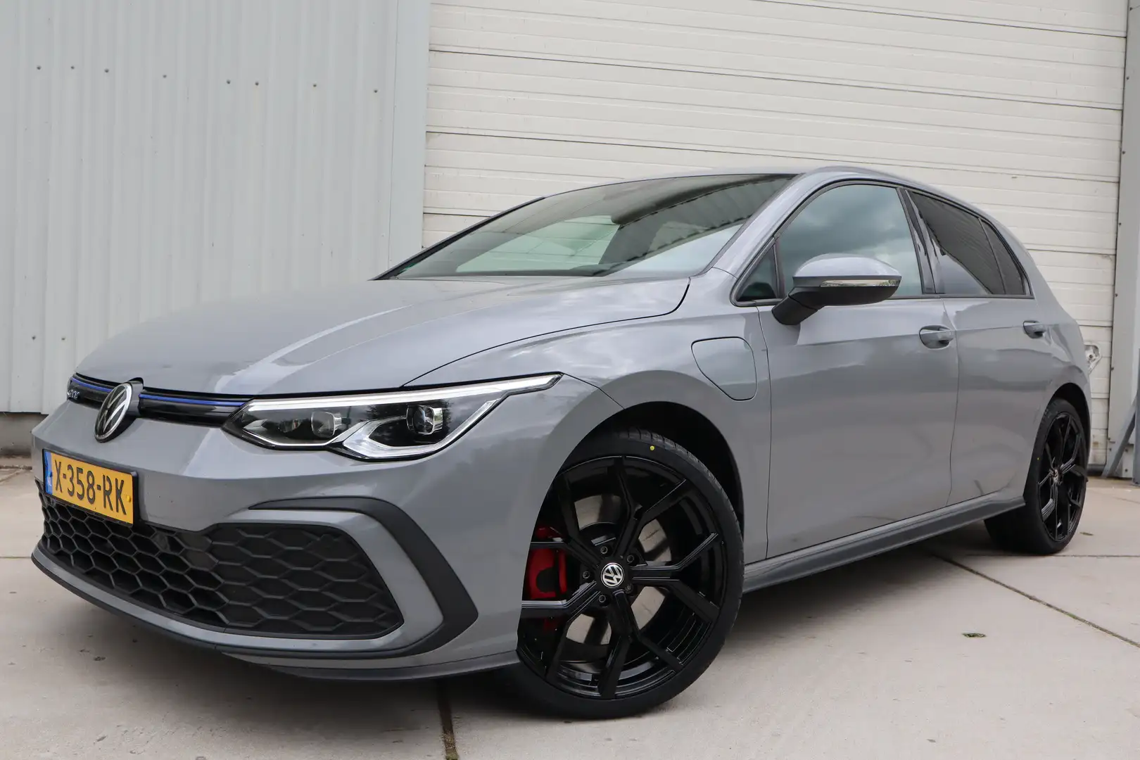 Volkswagen Golf GTE 1.4 eHybrid 245PK €329 p/m Navi/Carplay/Camera Grijs - 1