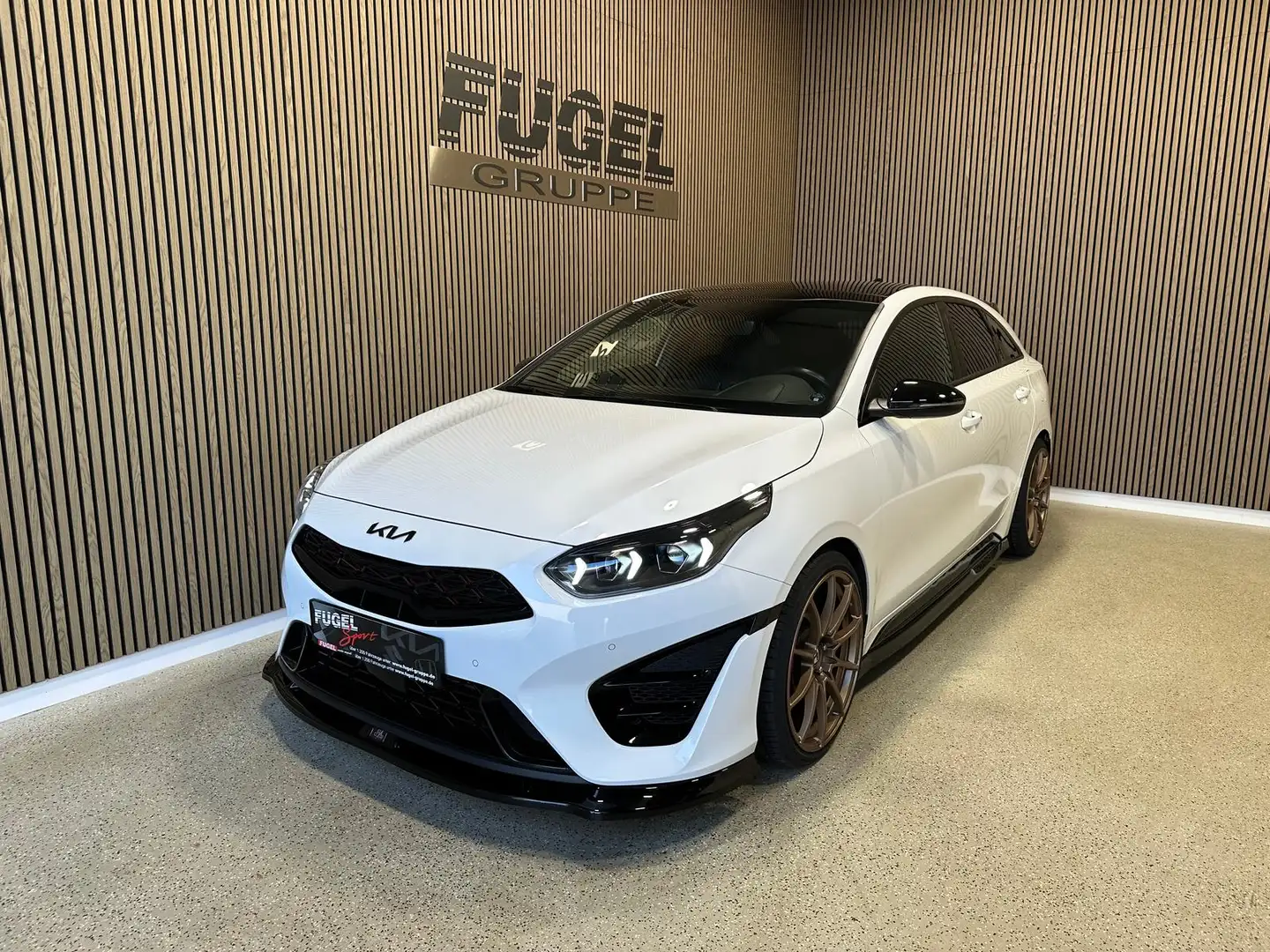 Kia ProCeed / pro_cee'd 1.6 TGDI DCT GT Giacuzzo|19"|BASTUCK|SD Blanc - 2