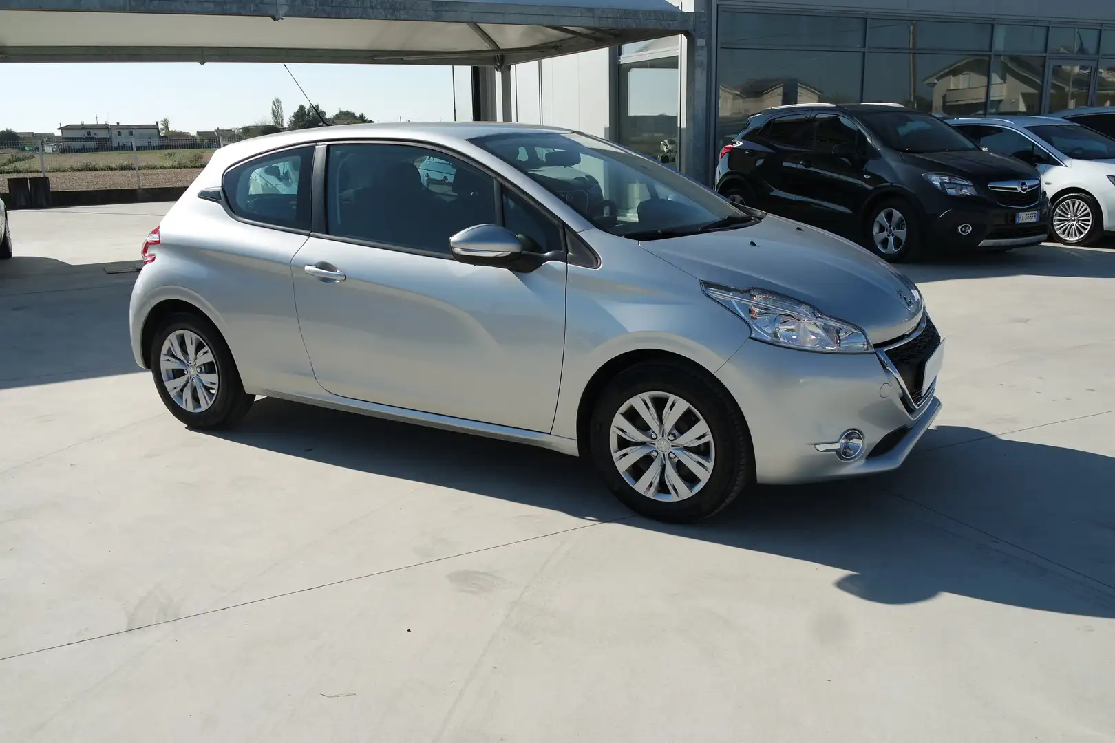 Peugeot 208 1.2 PureTech Active 3 Porte Argent - 2