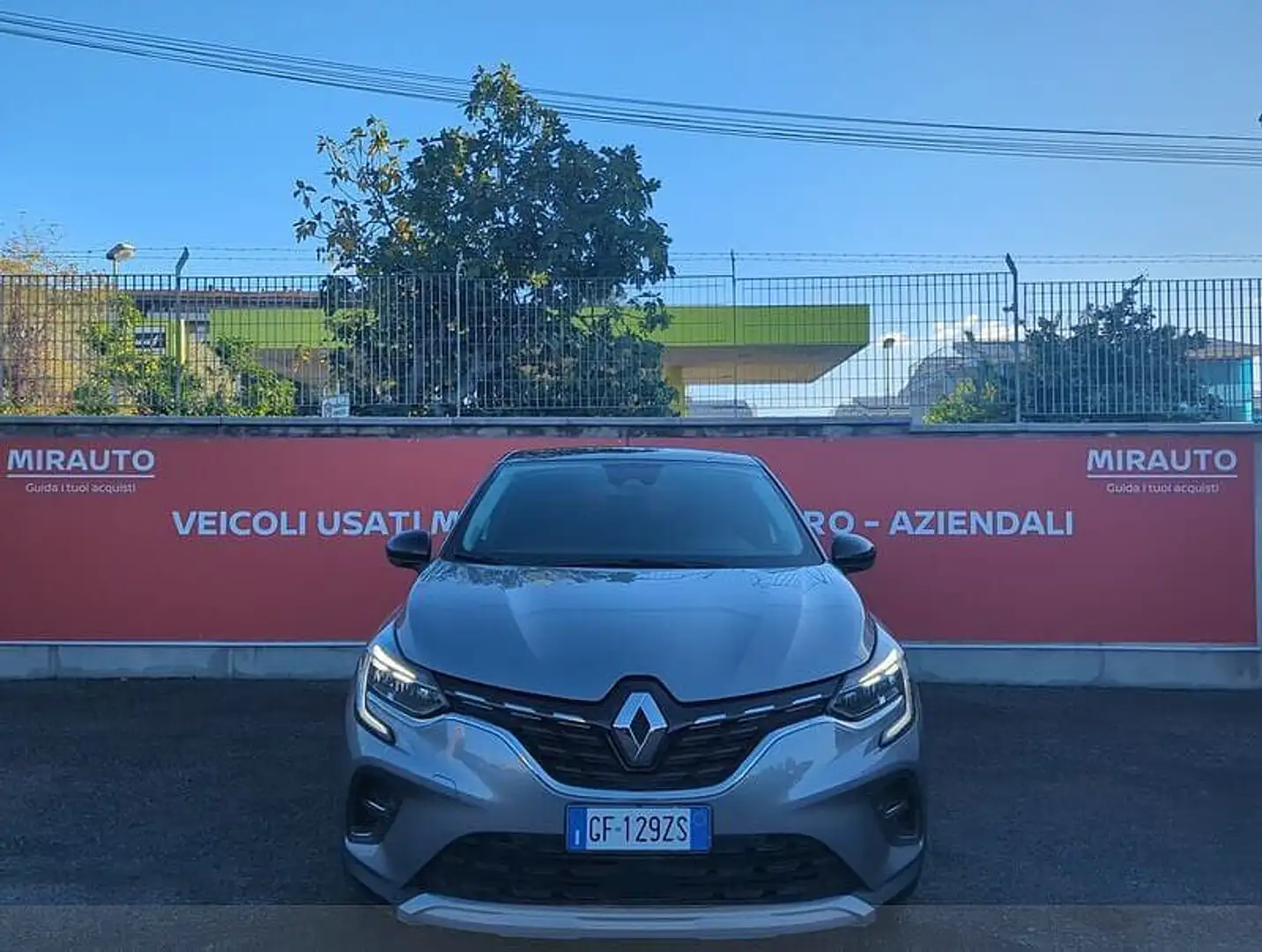 Renault Captur 2ª serie Captur Full Hybrid E-Tech 145 CV Intens Grau - 2
