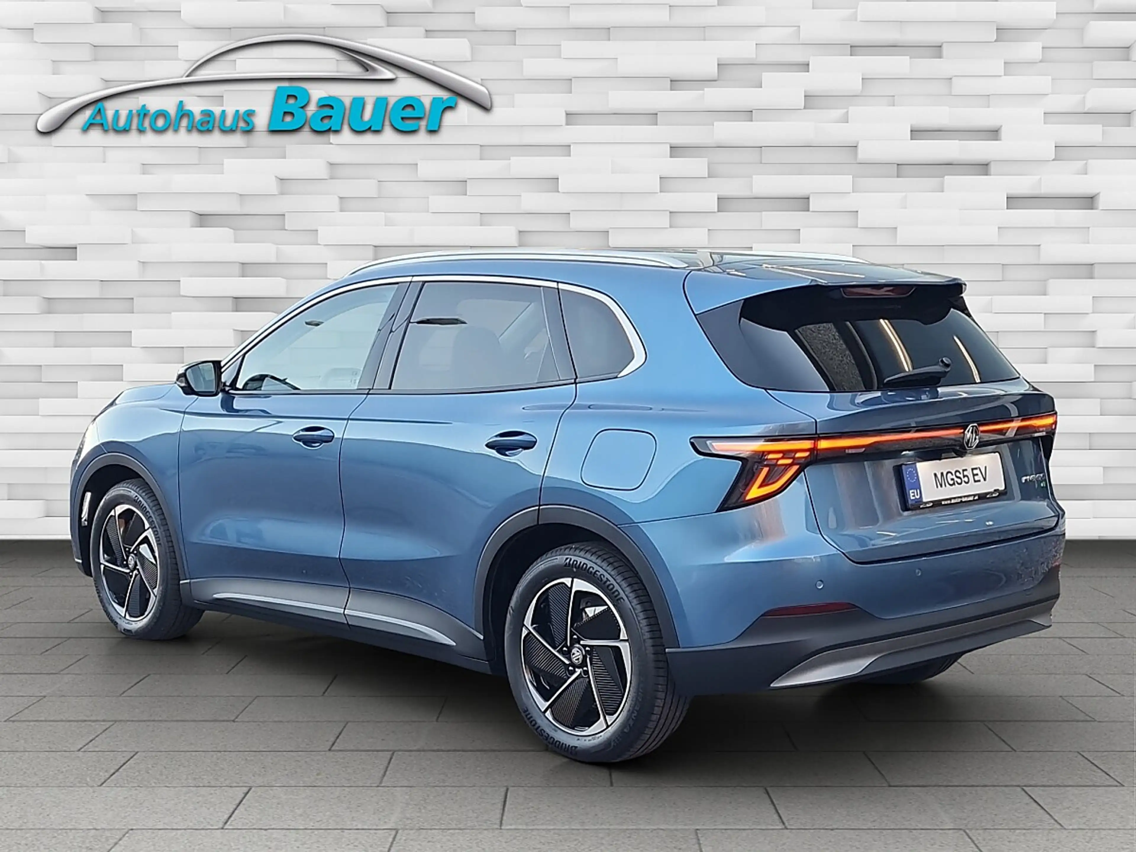 MG Others MGS5 EV Luxury 64 kWh — photo 4