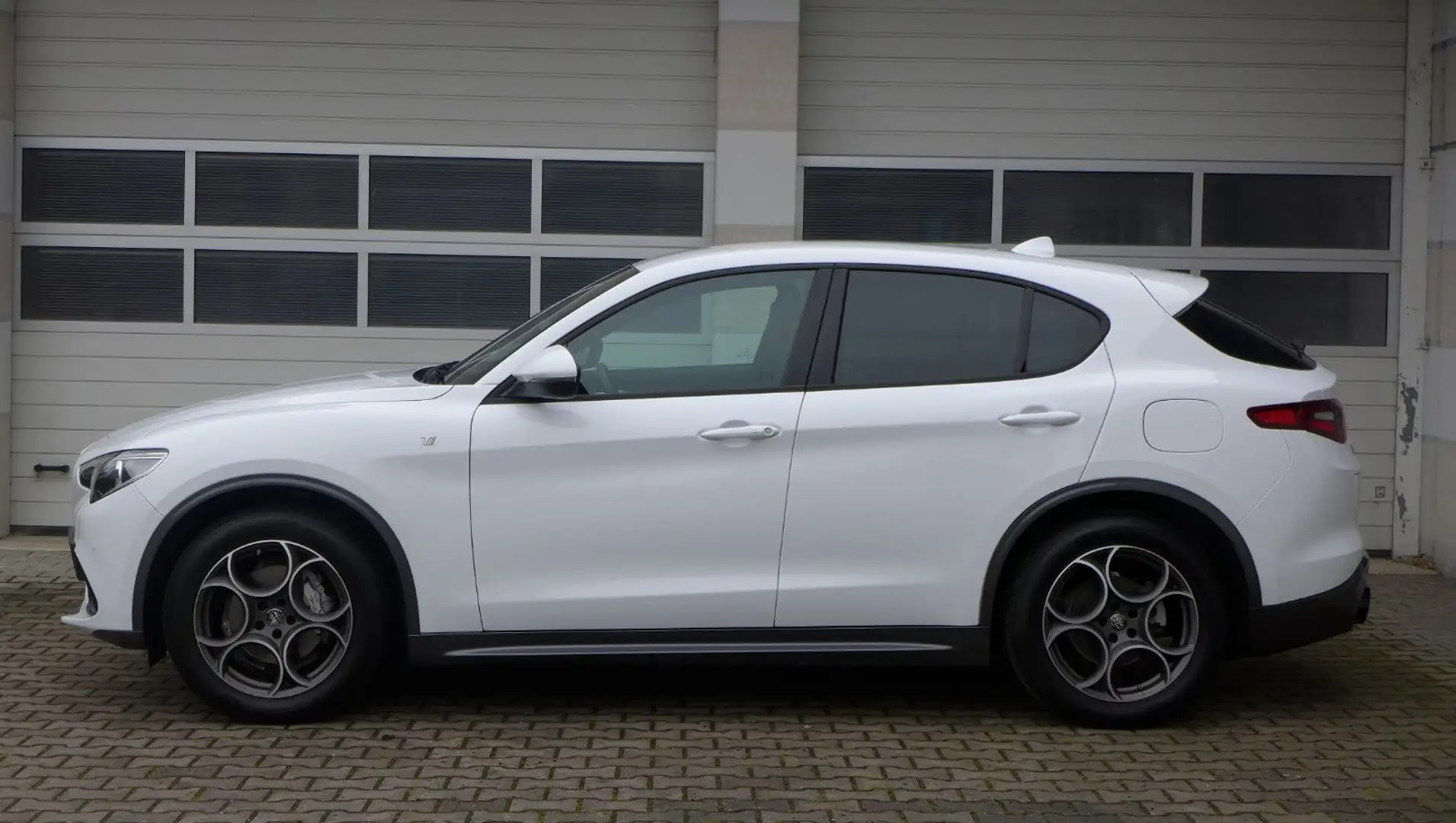 Alfa Romeo Stelvio Ti Q4 2.2JTDM/AHK/Kamera/Leder/ACC Weiß - 2