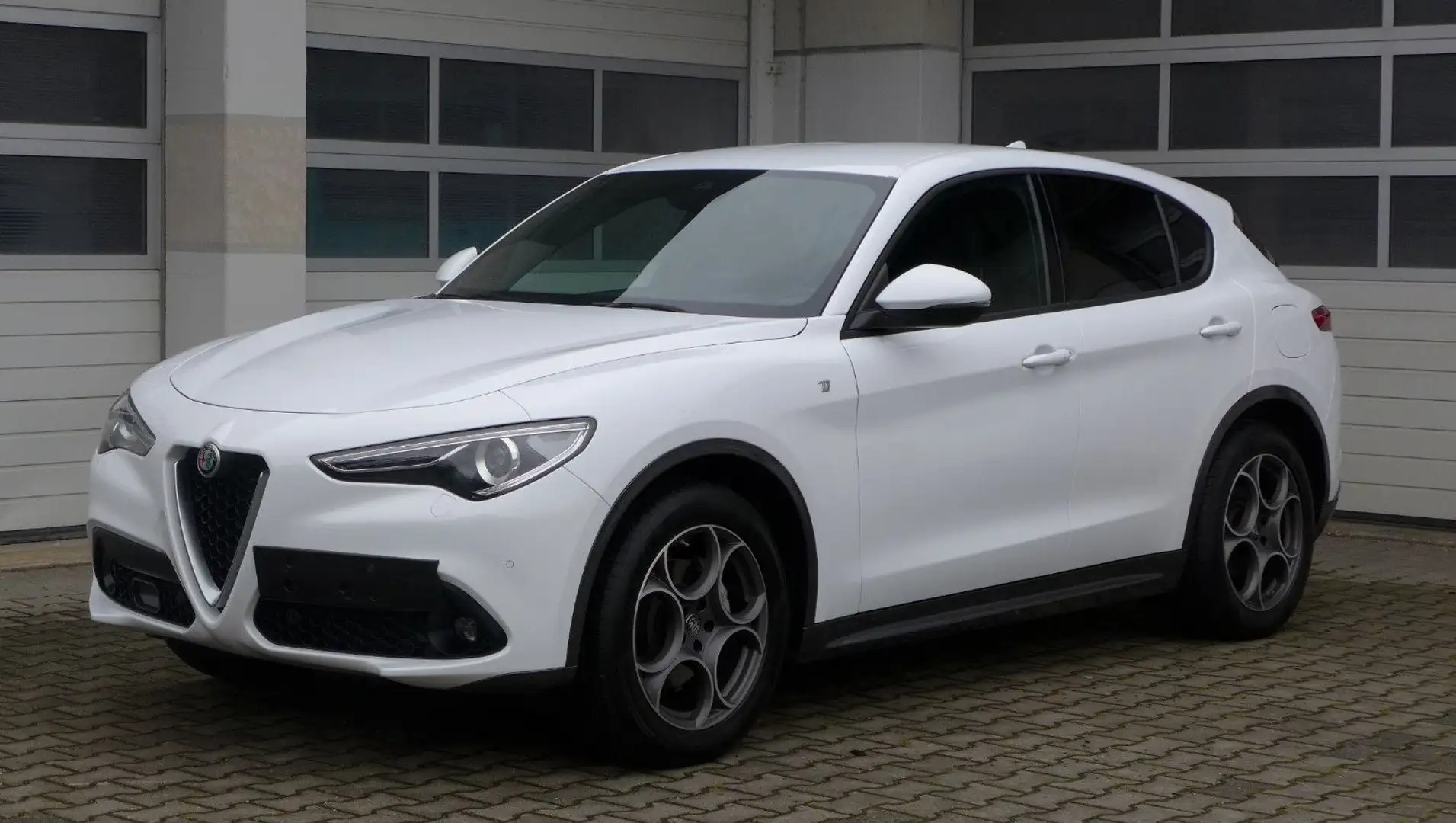Alfa Romeo Stelvio Ti Q4 2.2JTDM/AHK/Kamera/Leder/ACC Weiß - 1