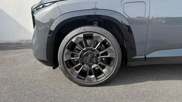 BMW XM 50e Ansicht 4