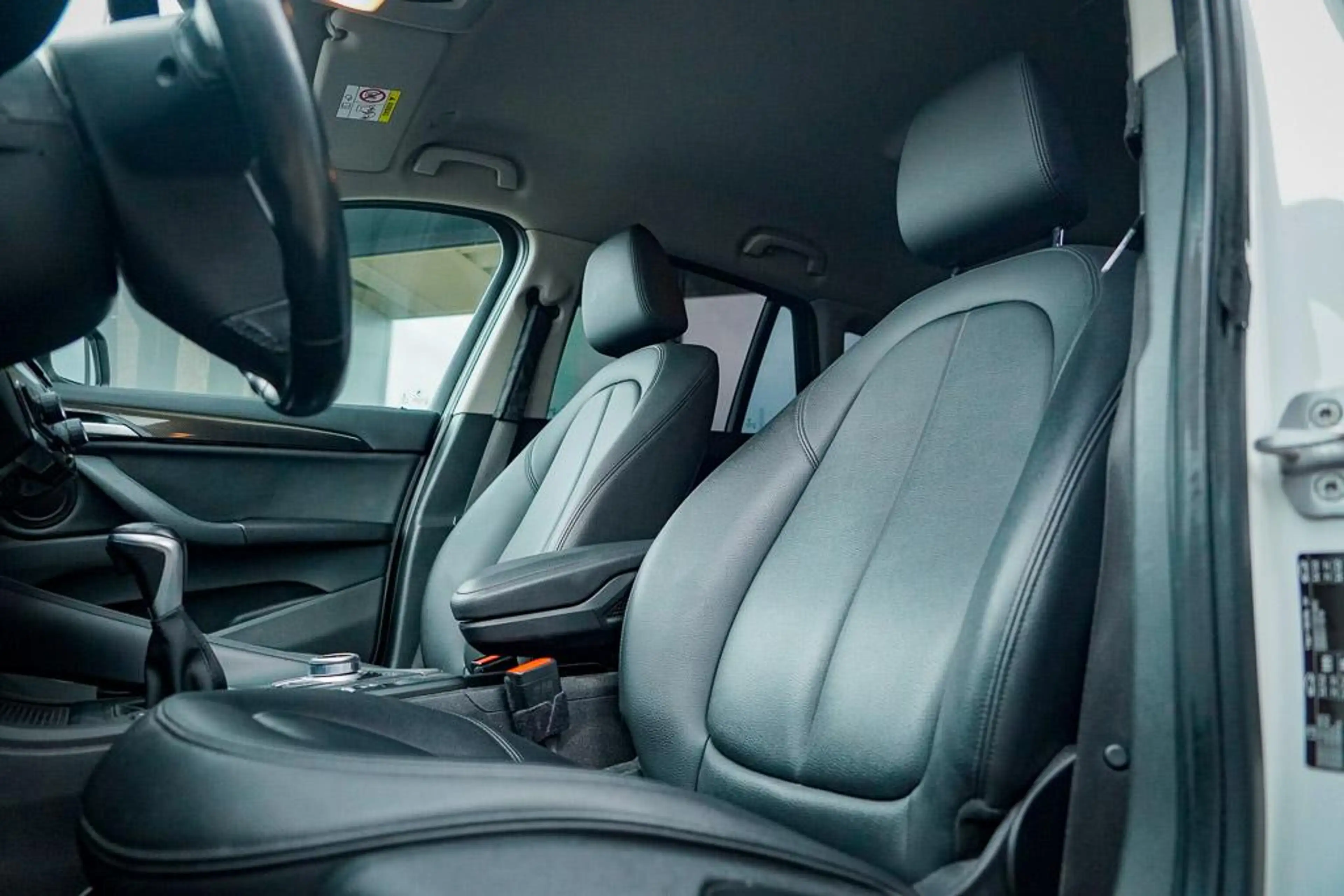 BMW X1 sDrive20i Centennial Executive / Aut / Trekhaak / — photo 2