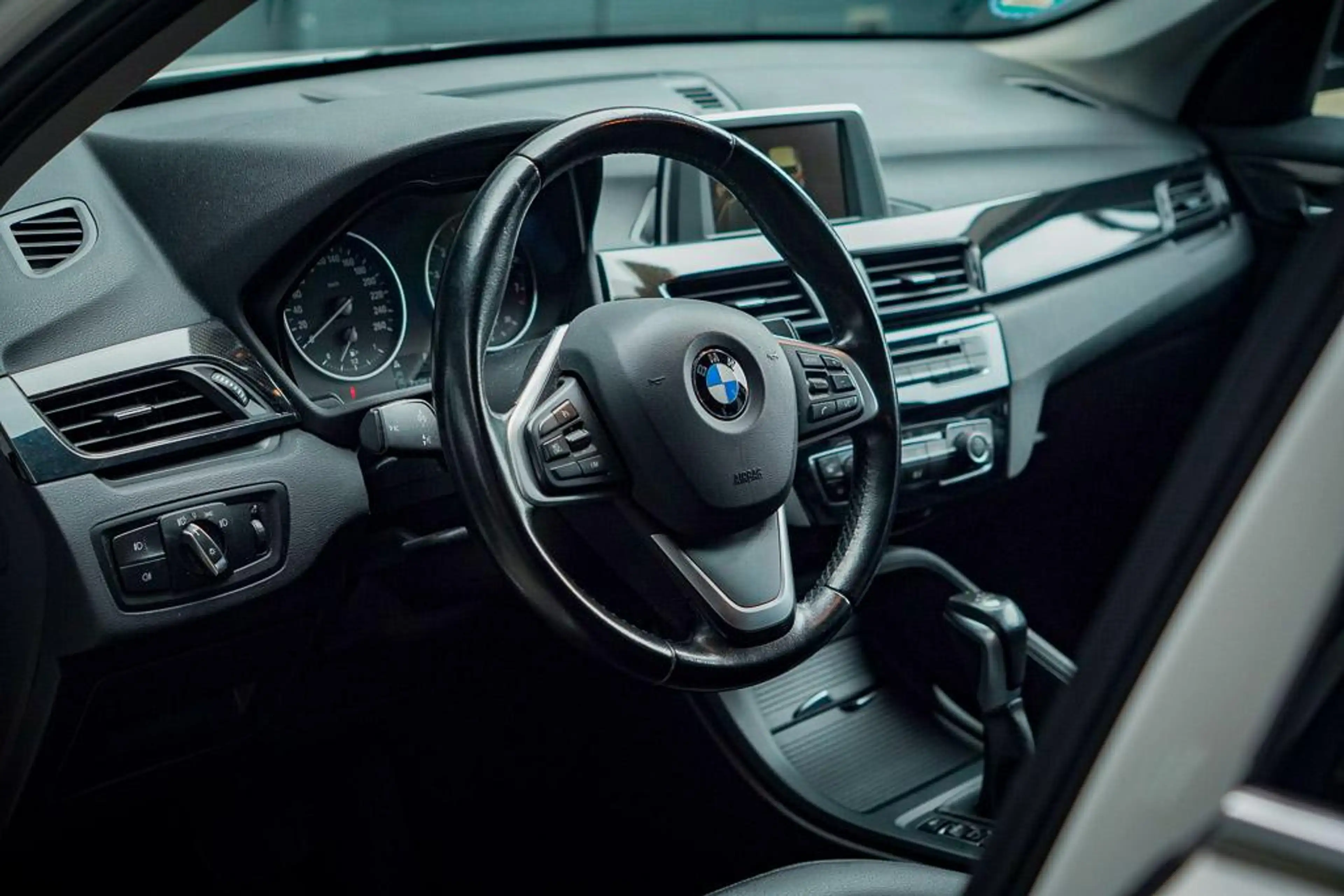 BMW X1 sDrive20i Centennial Executive / Aut / Trekhaak / — photo 6