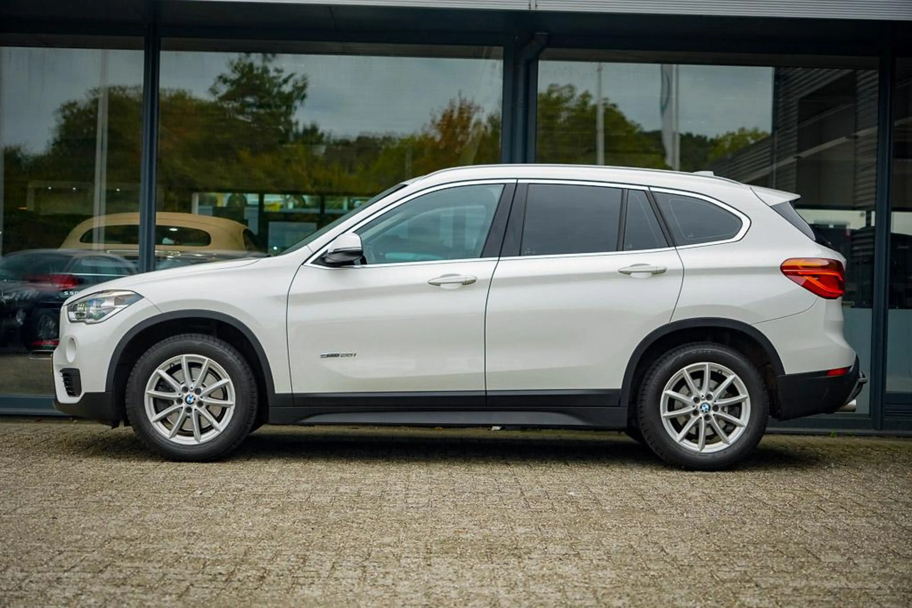 BMW X1 sDrive20i Centennial Executive / Aut / Trekhaak / — photo 3