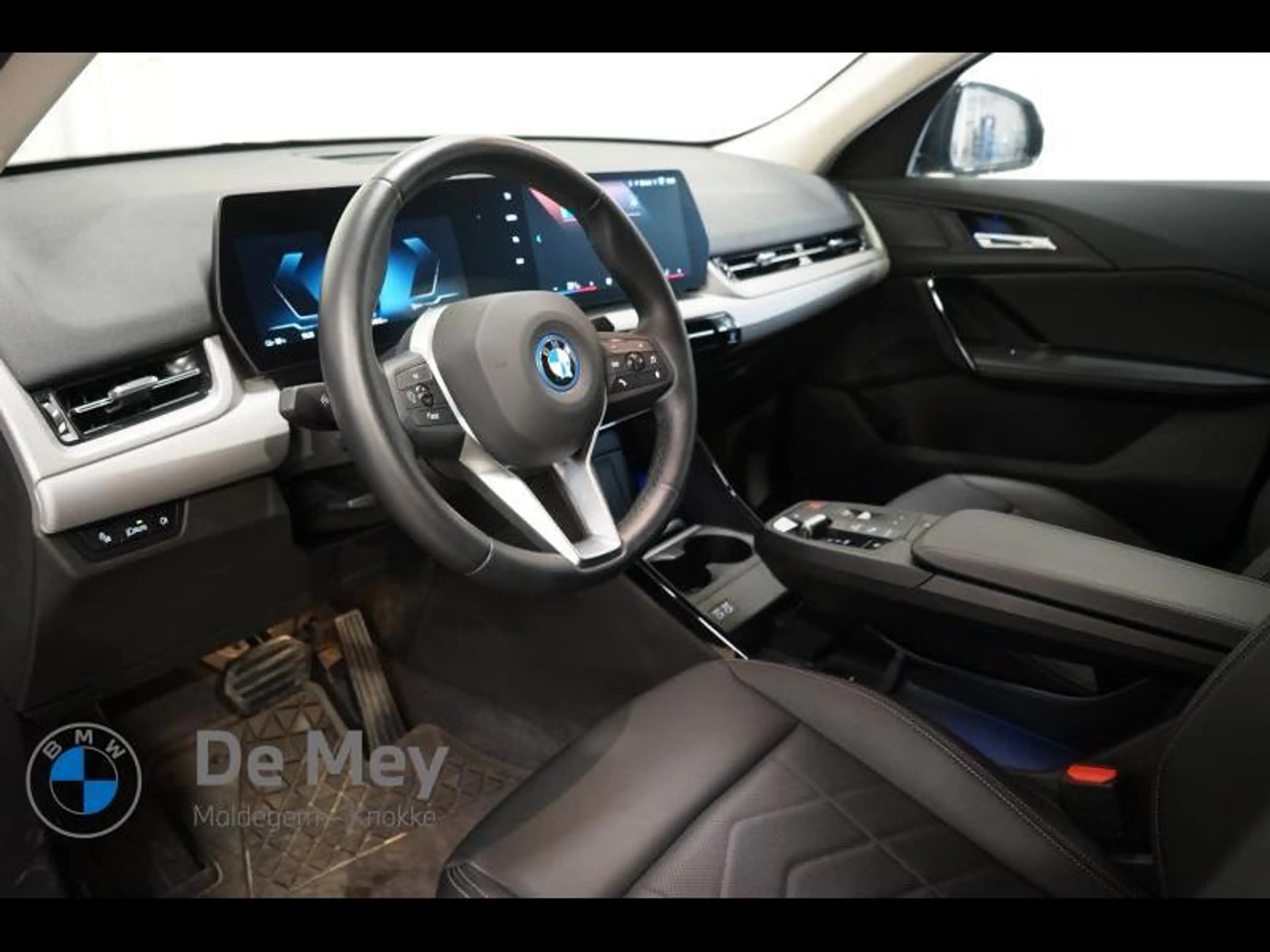 BMW iX2 20 — photo 6