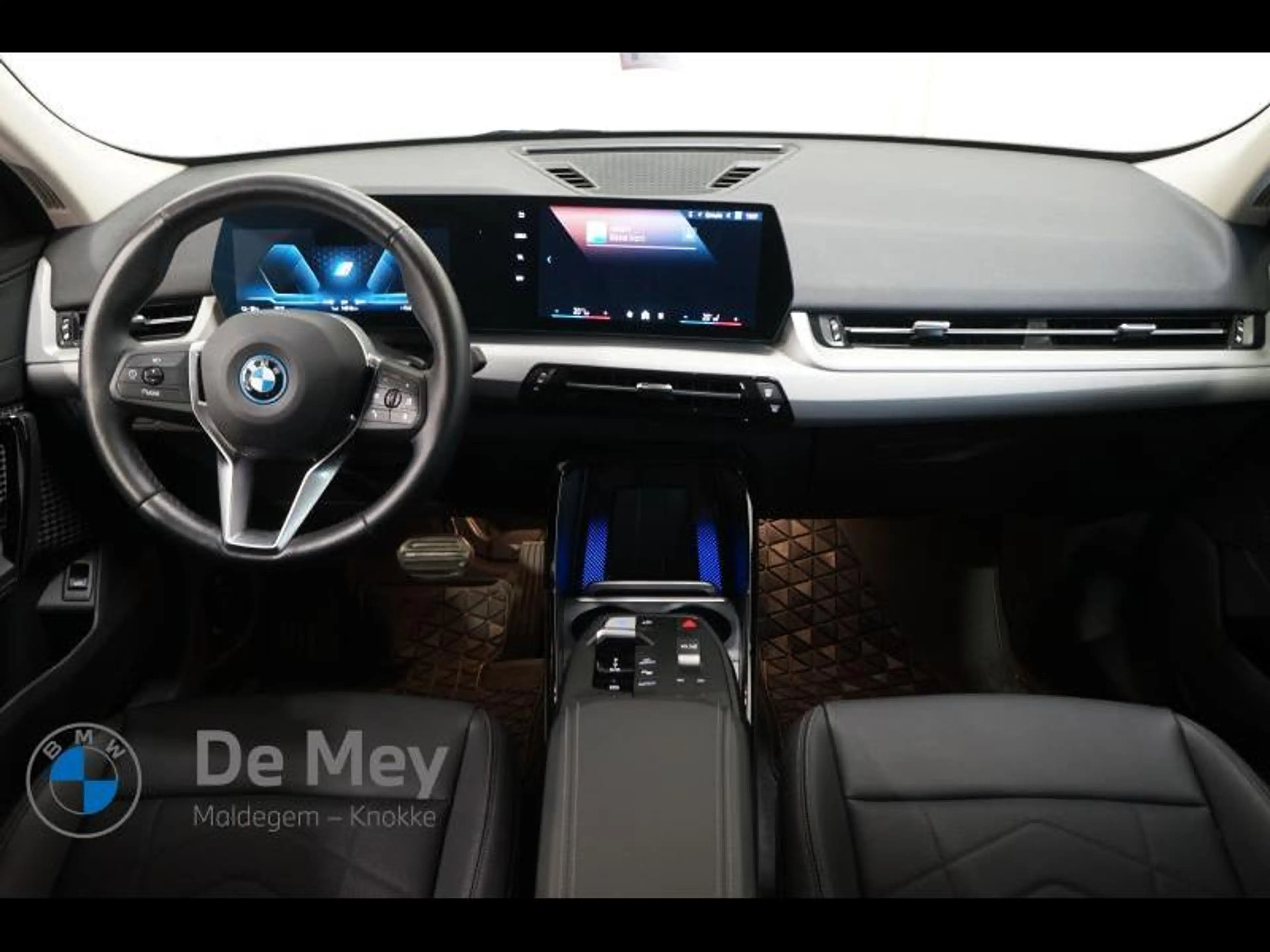 BMW iX2 20 — photo 7