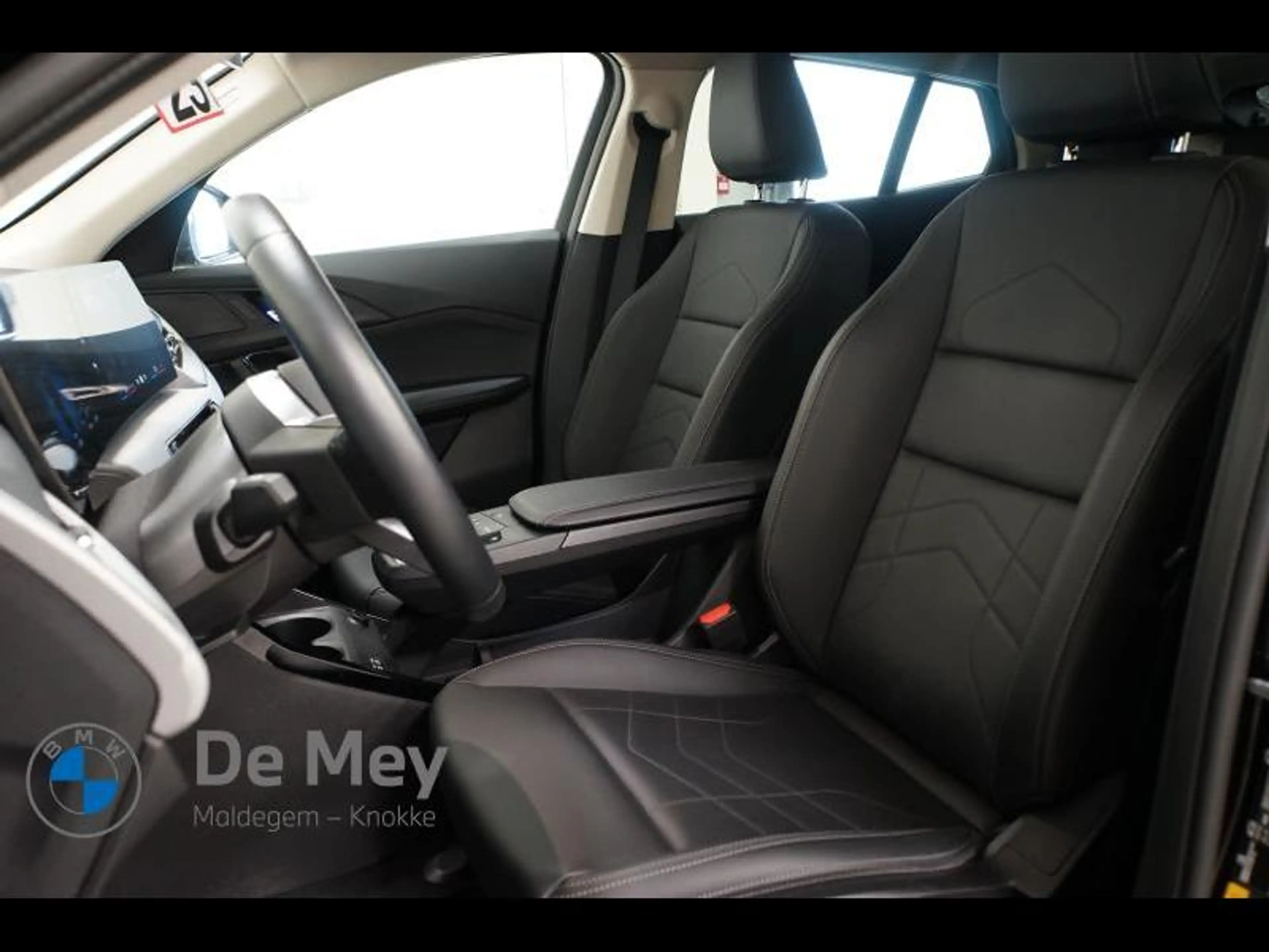 BMW iX2 20 — photo 10