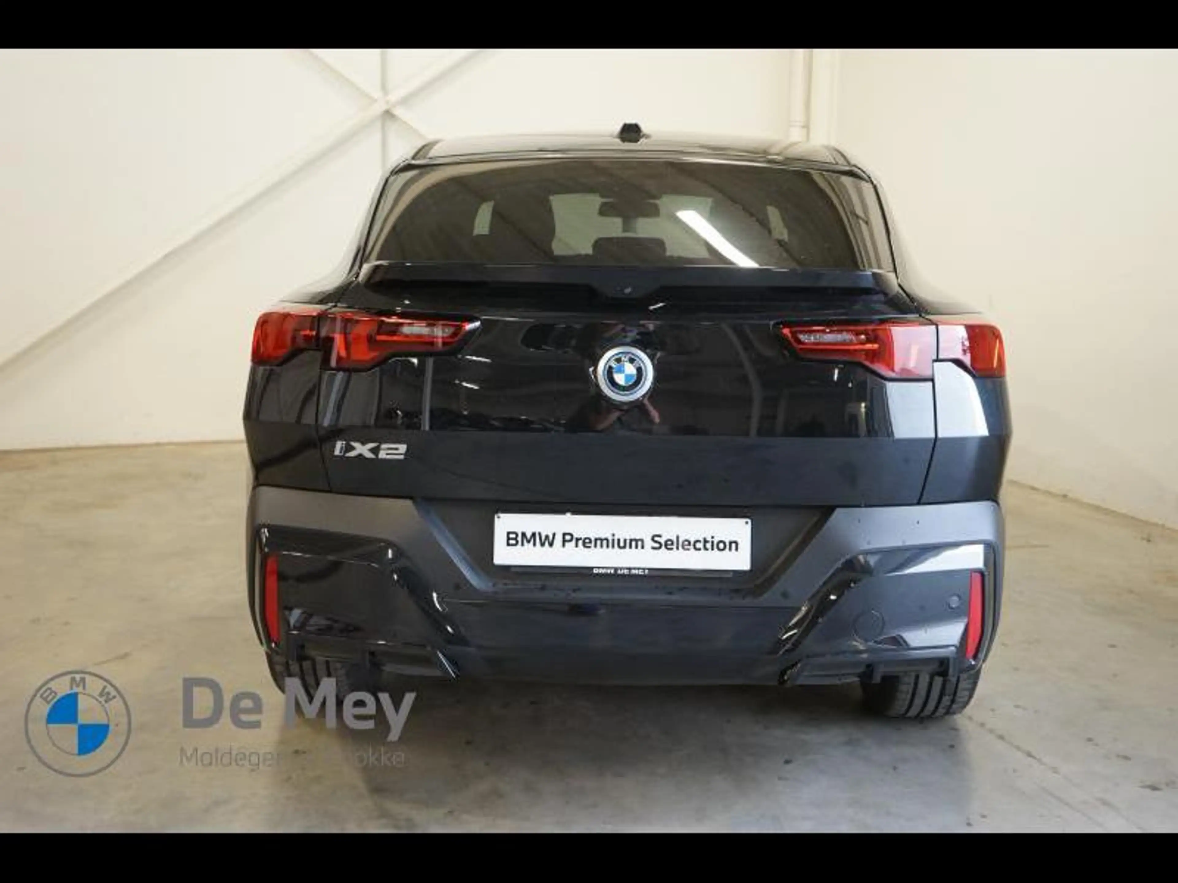 BMW iX2 20 — photo 4