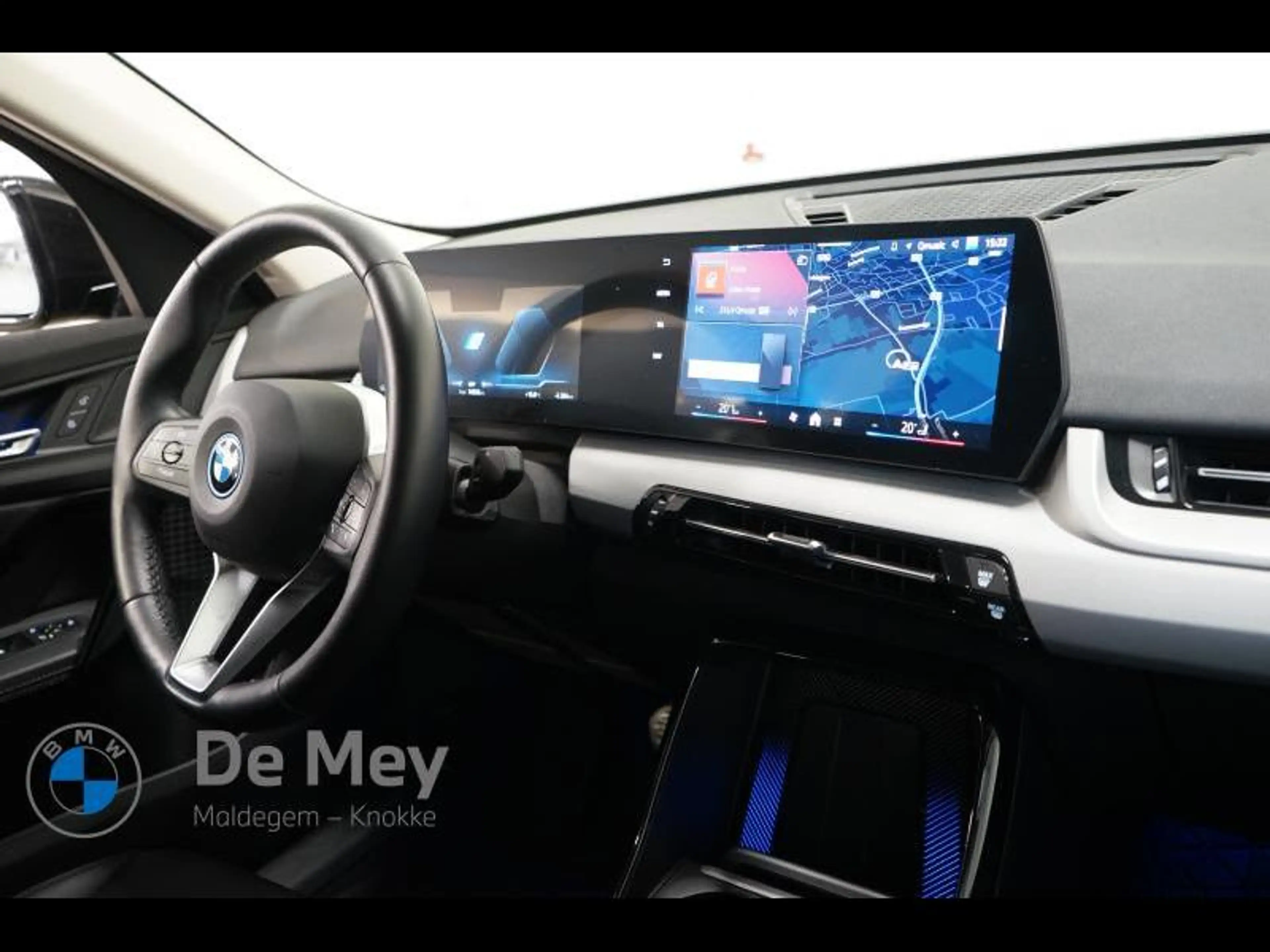 BMW iX2 20 — photo 14