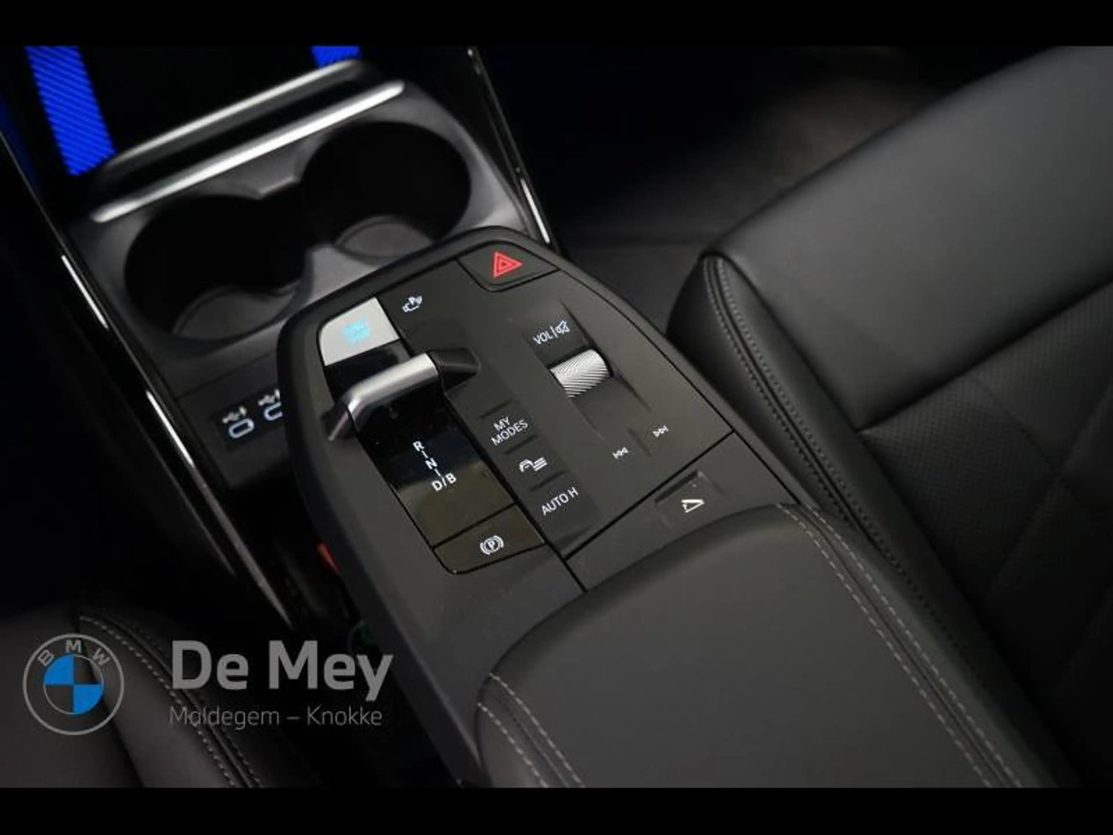 BMW iX2 20 — photo 13