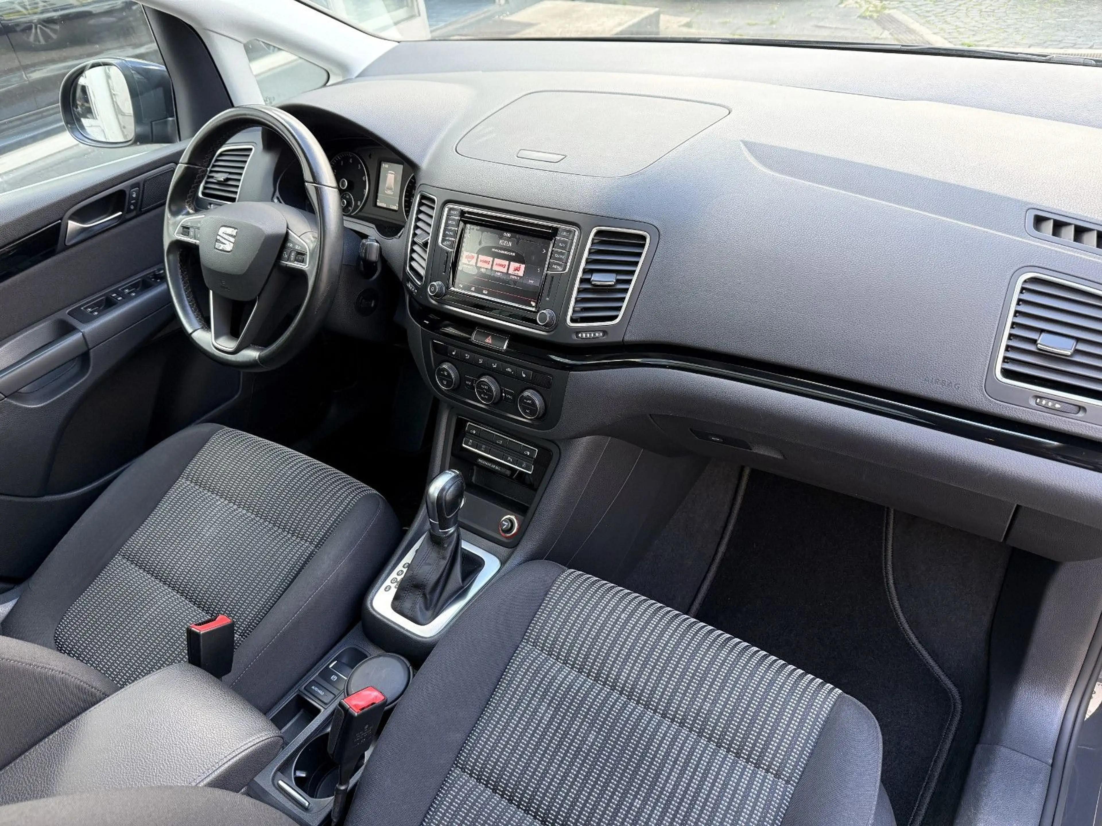 SEAT Alhambra 1.4 TSI DSG Style Pano Kamera 7.Sitzer — photo 10