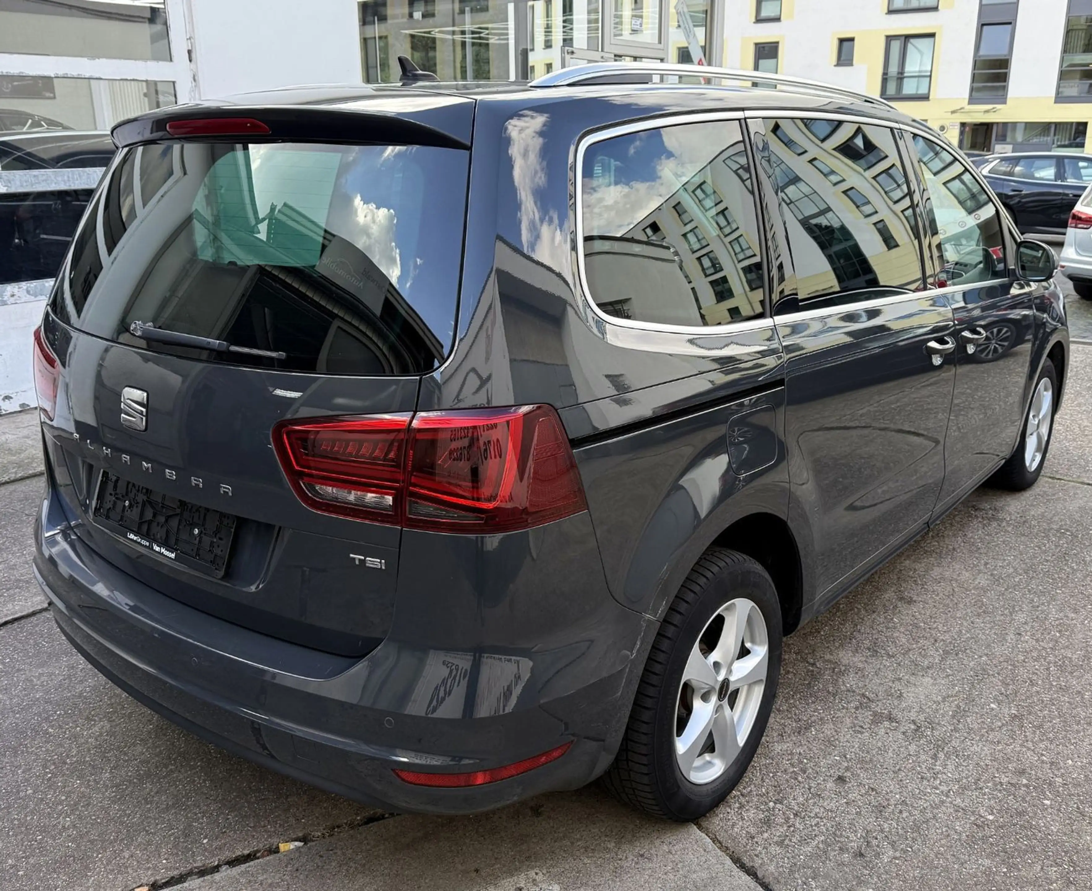 SEAT Alhambra 1.4 TSI DSG Style Pano Kamera 7.Sitzer — photo 6