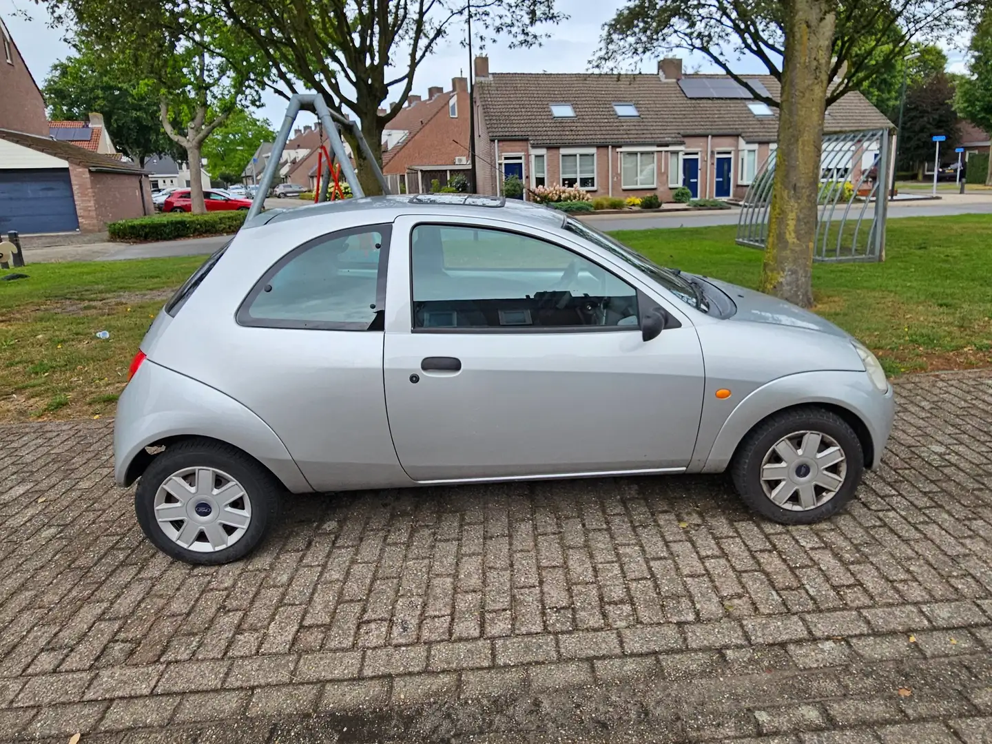 Ford Ka/Ka+ Ka/Ka+ 1.3 Summer Edition Серебристый - 1