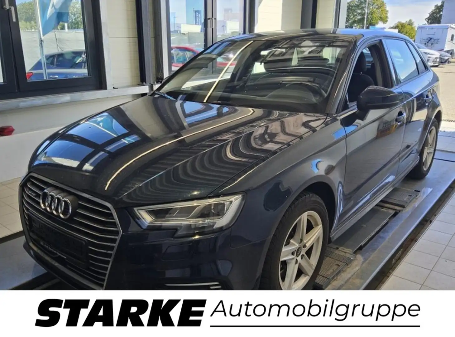 Audi A3 Sportback 40 TFSI e S tronic Blau - 1