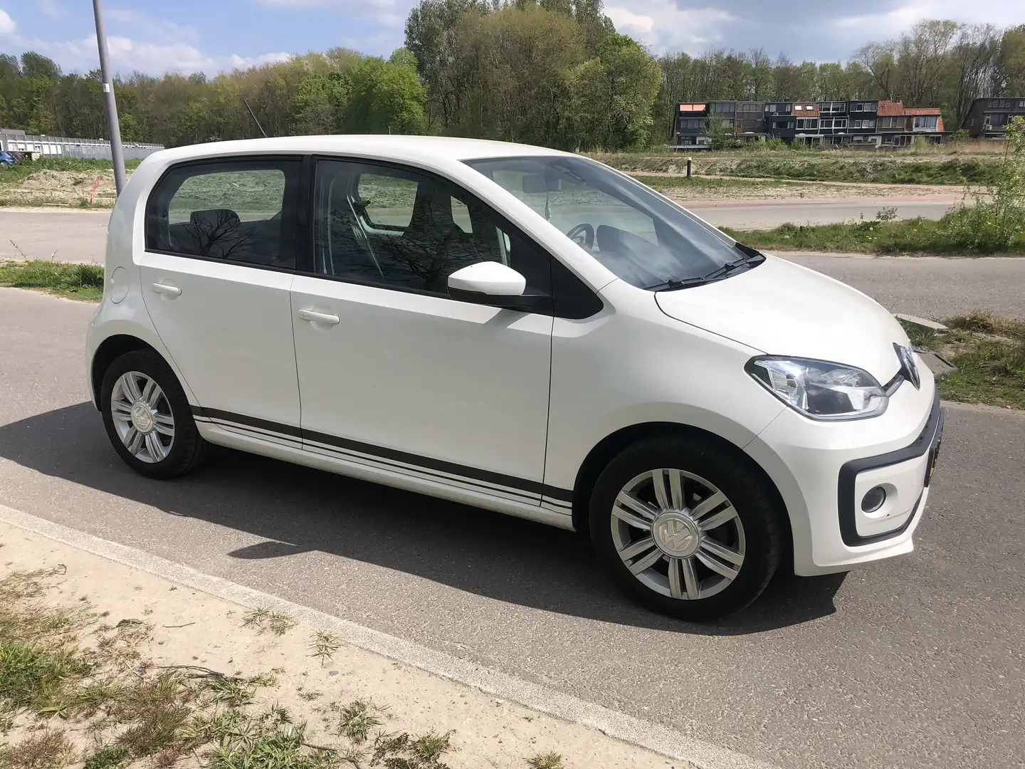 Volkswagen up! 1.0 BMT beats Blanc - 2